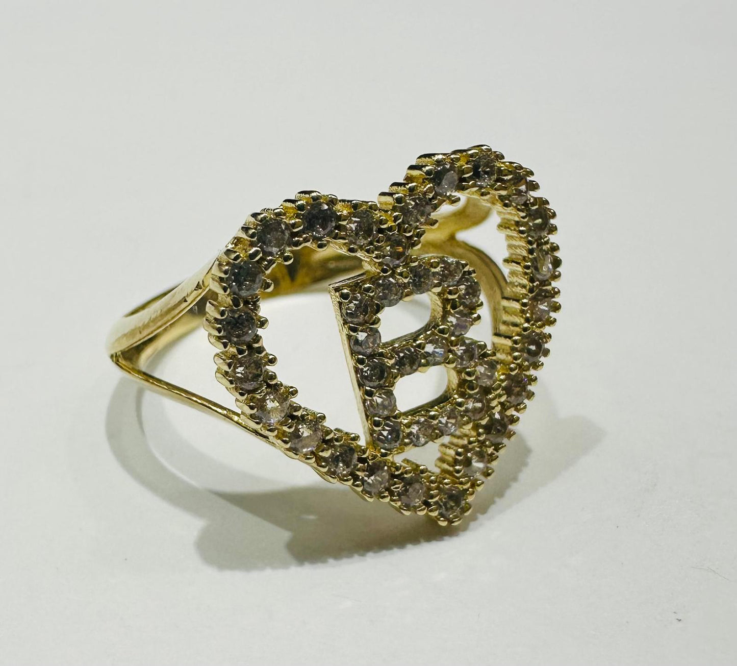 10K GOLD CZ STONES INITIAL LETTER "B" RING WITH A HEART -WEIGHT: 2.6gm