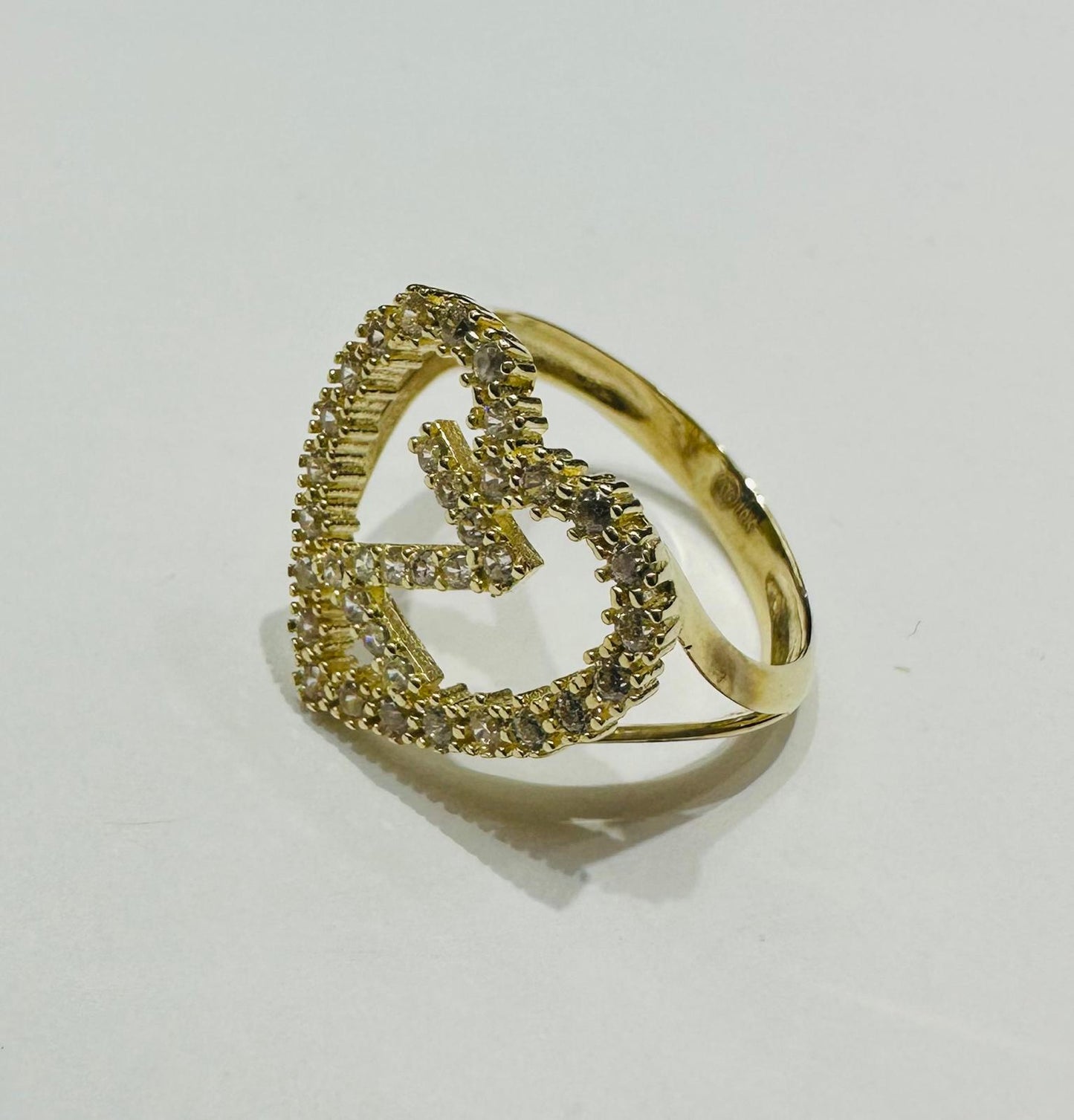 10K GOLD CZ STONES INITIAL LETTER "Z" RING WITH A HEART -WEIGHT: 2.6gm