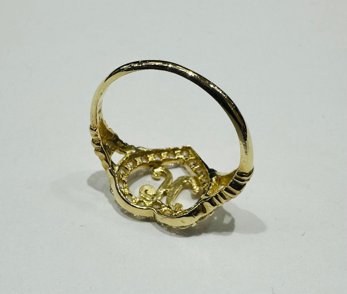 10K GOLD INITIAL LETTER "H" RING WITH A HEART -WEIGHT: 2.2gm