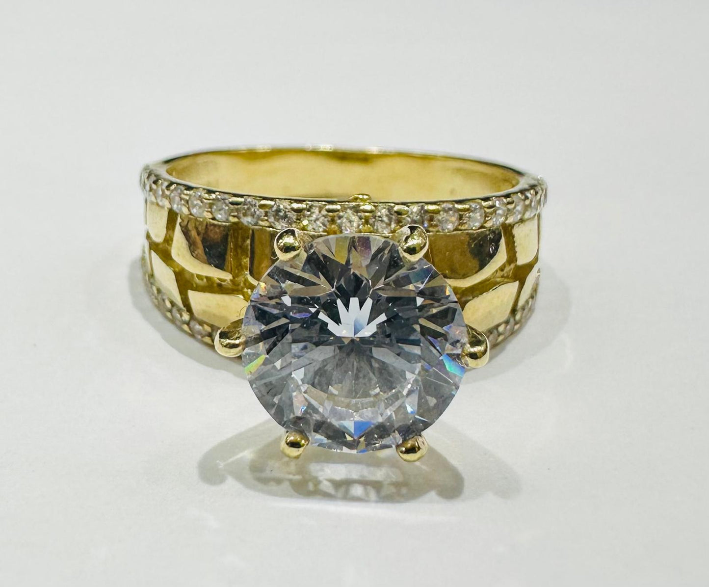 10K GOLD RING WITH CZ STONES -WEIGHT: 5.2gm