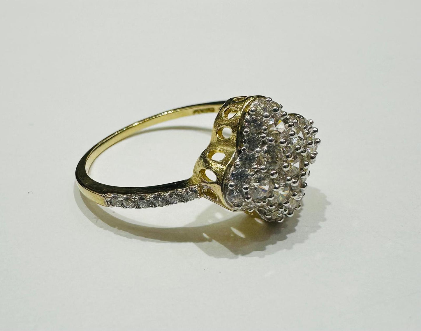 10K WHITE GOLD RING WITH CZ STONES -WEIGHT: 2.3gm