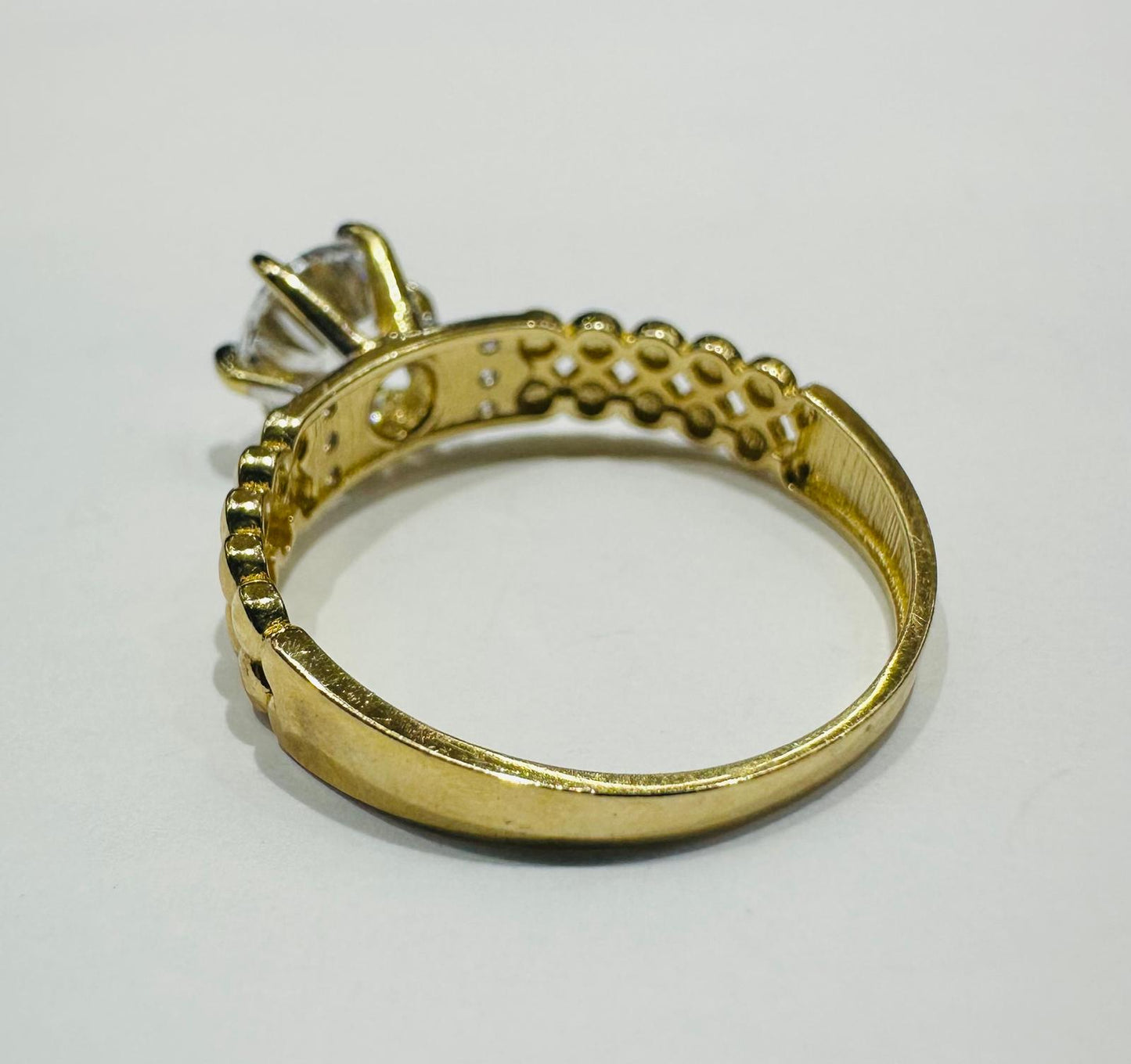 10K GOLD RING WITH CZ STONES -WEIGHT: 2.3gm