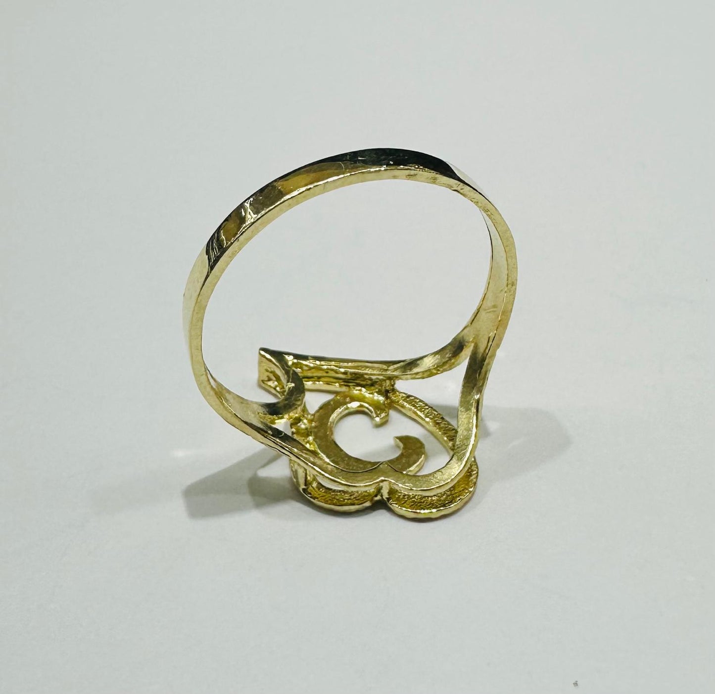 10K GOLD INITIAL LETTER "C" RING -WEIGHT: 1.4gm