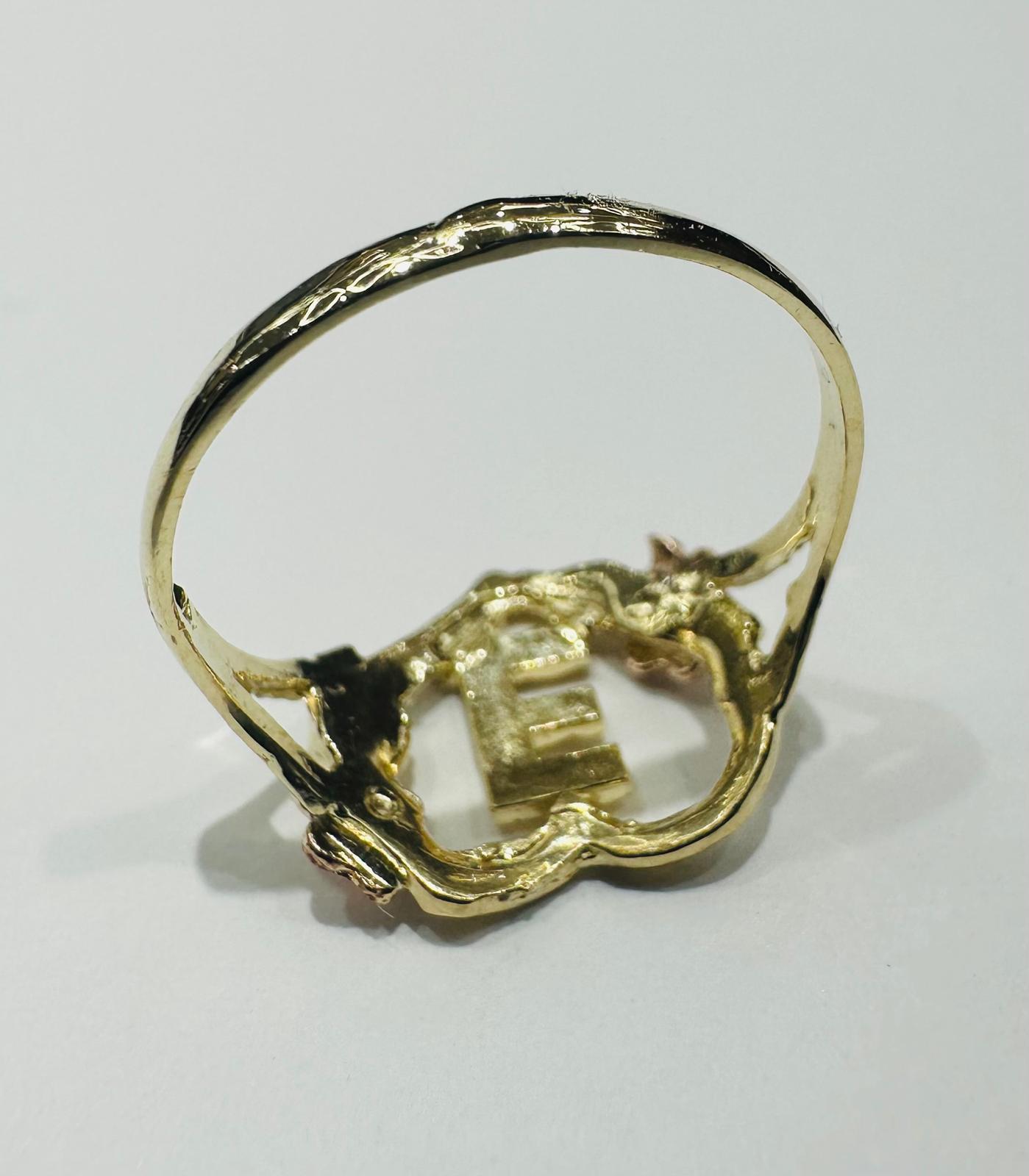 10K GOLD TWO TONED INITIAL LETTER "E" RING -WEIGHT: 1.7gm