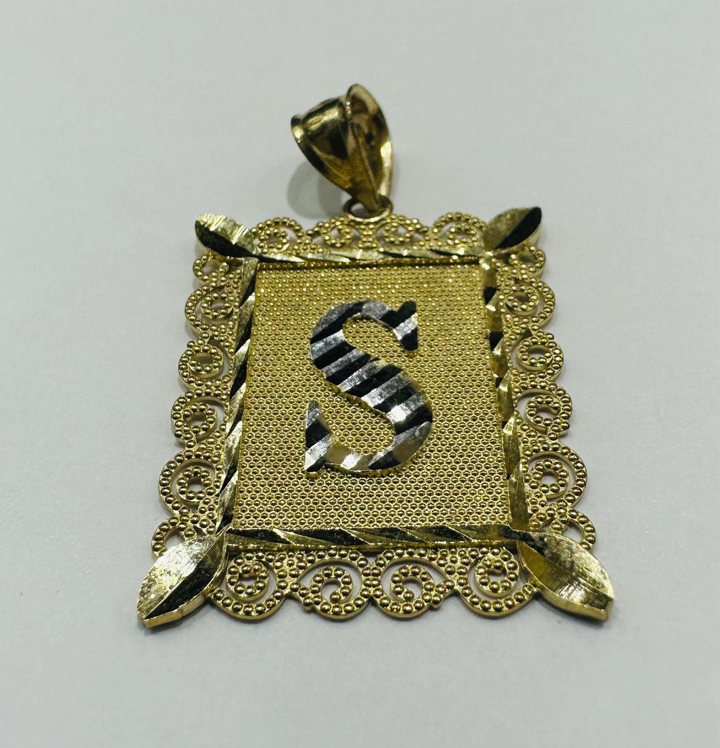 10K GOLD TWO TONED INITIAL LETTER "S" PENDANT -WEIGHT: 2.9gm