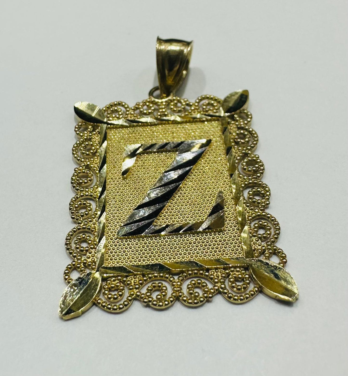 10K GOLD TWO TONED INITIAL LETTER "Z" PENDANT -WEIGHT: 2.9gm