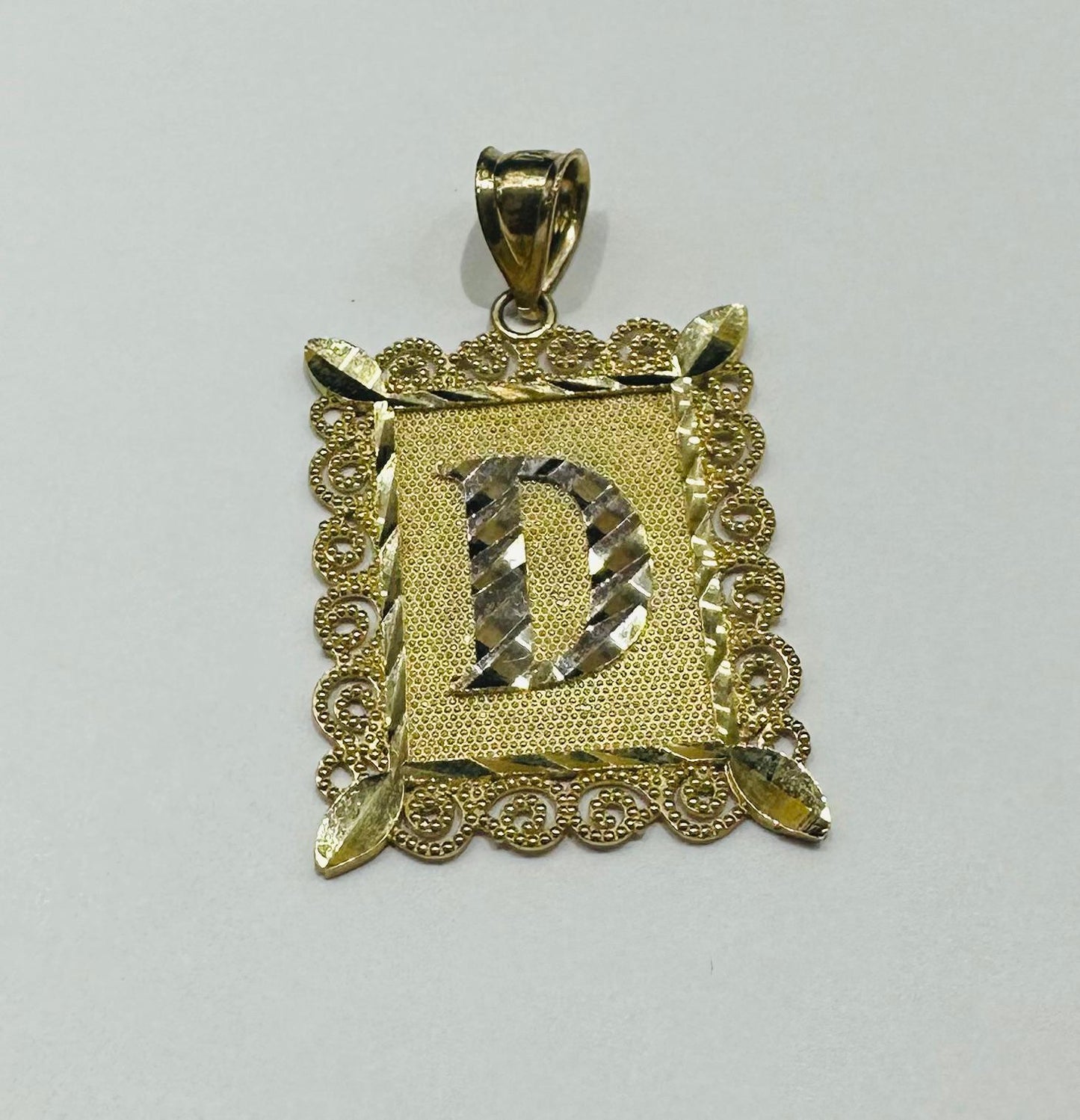 10K GOLD TWO TONED INITIAL LETTER "D" PENDANT -WEIGHT: 2.9gm