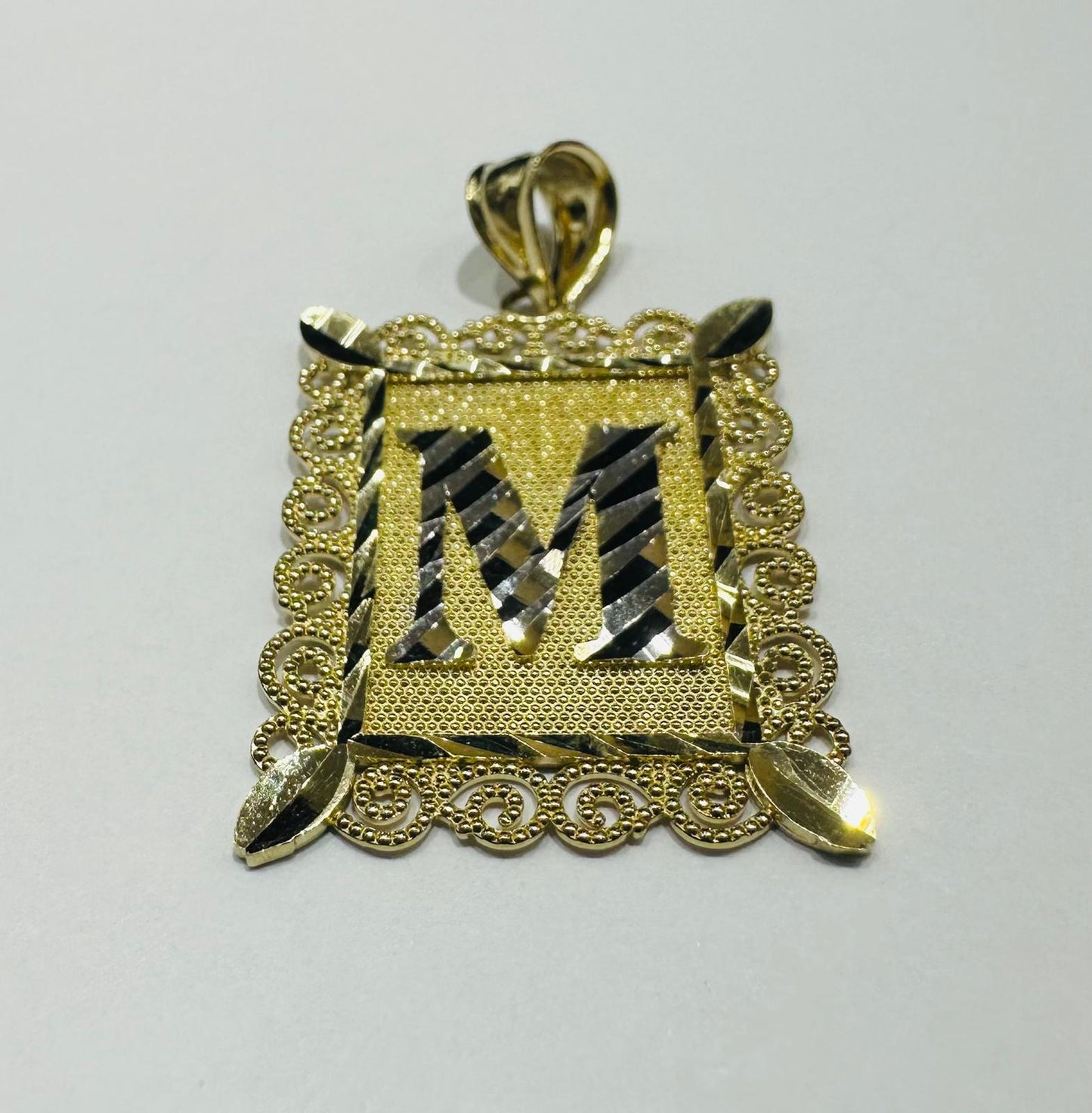10K GOLD TWO TONED INITIAL LETTER "M" PENDANT -WEIGHT: 3.0gm