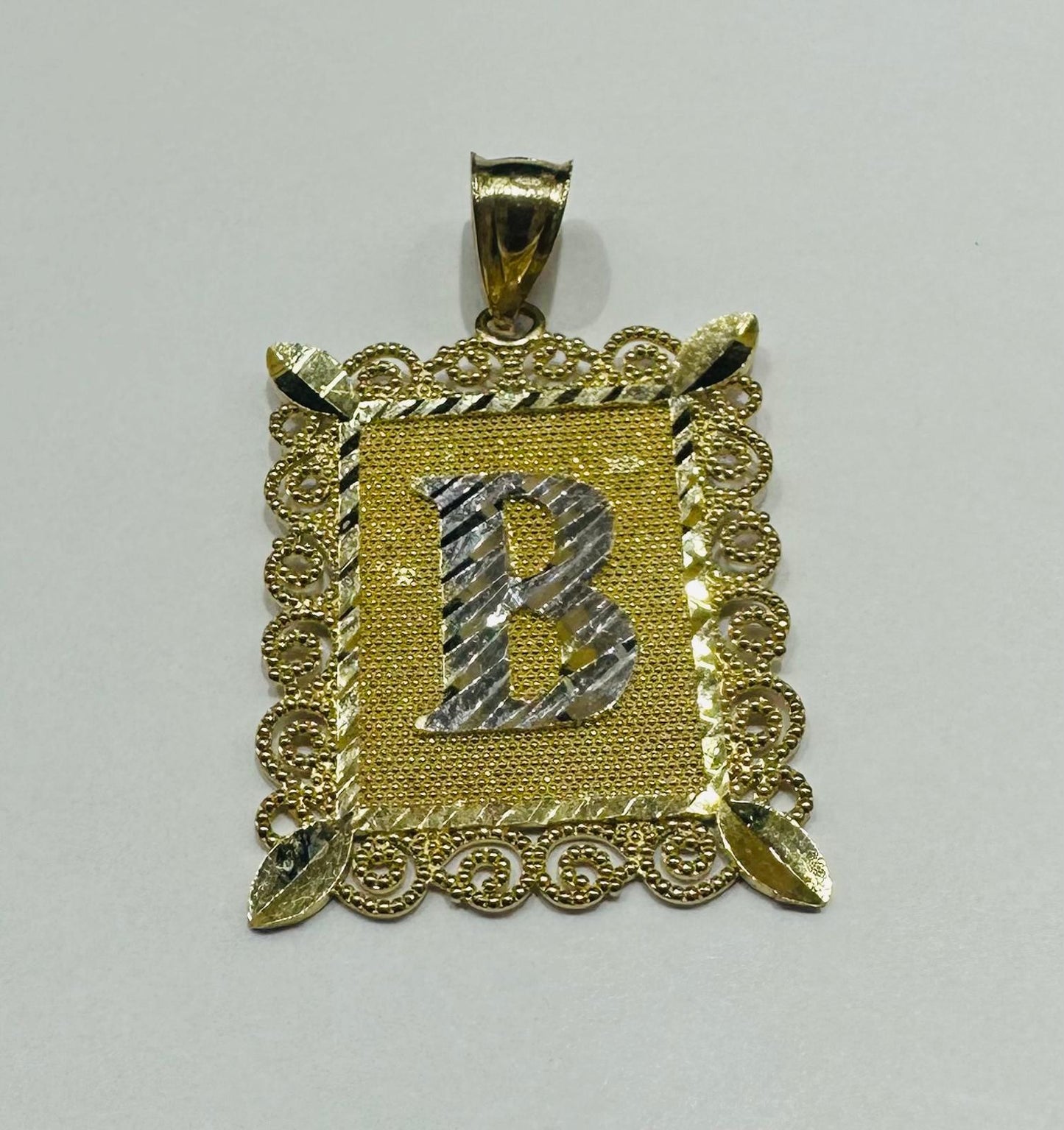 10K GOLD TWO TONED INITIAL LETTER "B" PENDANT -WEIGHT: 3.0gm