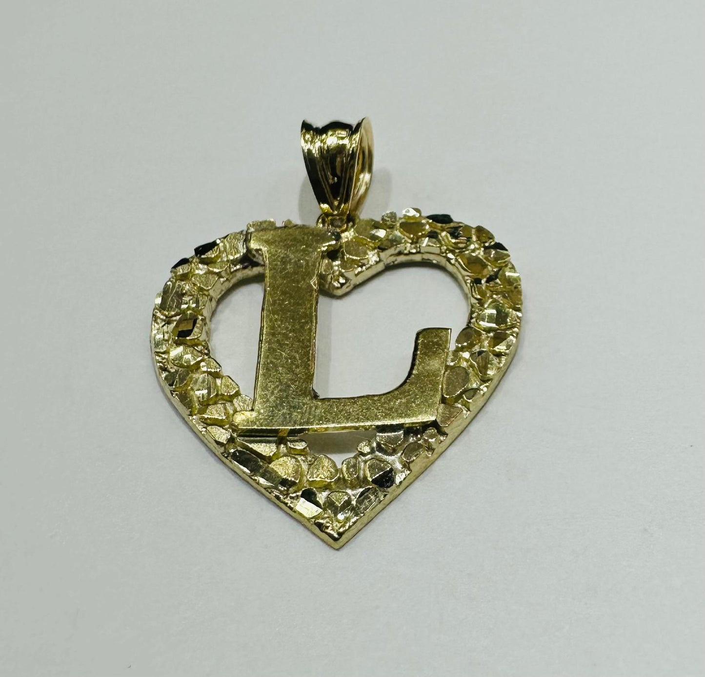 10K GOLD INITIAL LETTER "L" WITH A HEART PENDANT- WEIGHT: 1.9gm