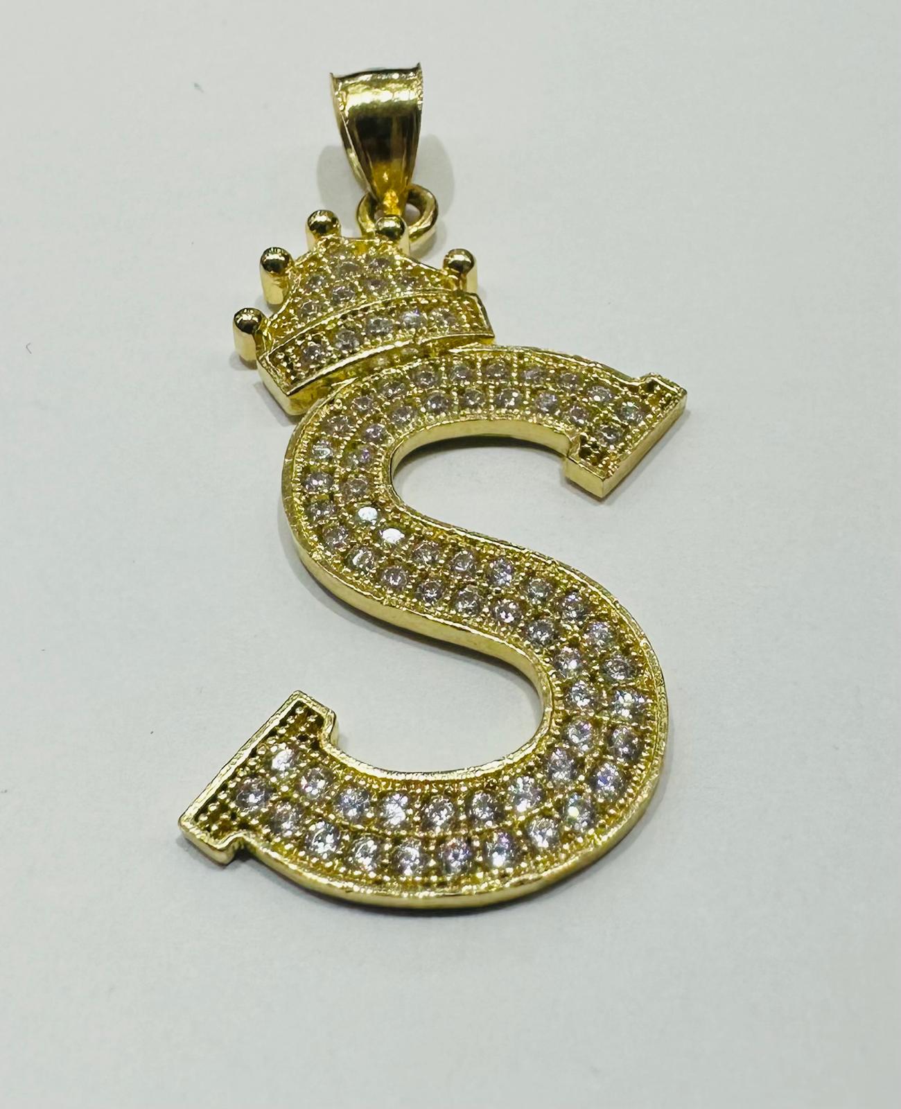 10K GOLD CZ STONE INITIAL LETTER "S" WITH A CROWN PENDANT- WEIGHT: 3.7gm