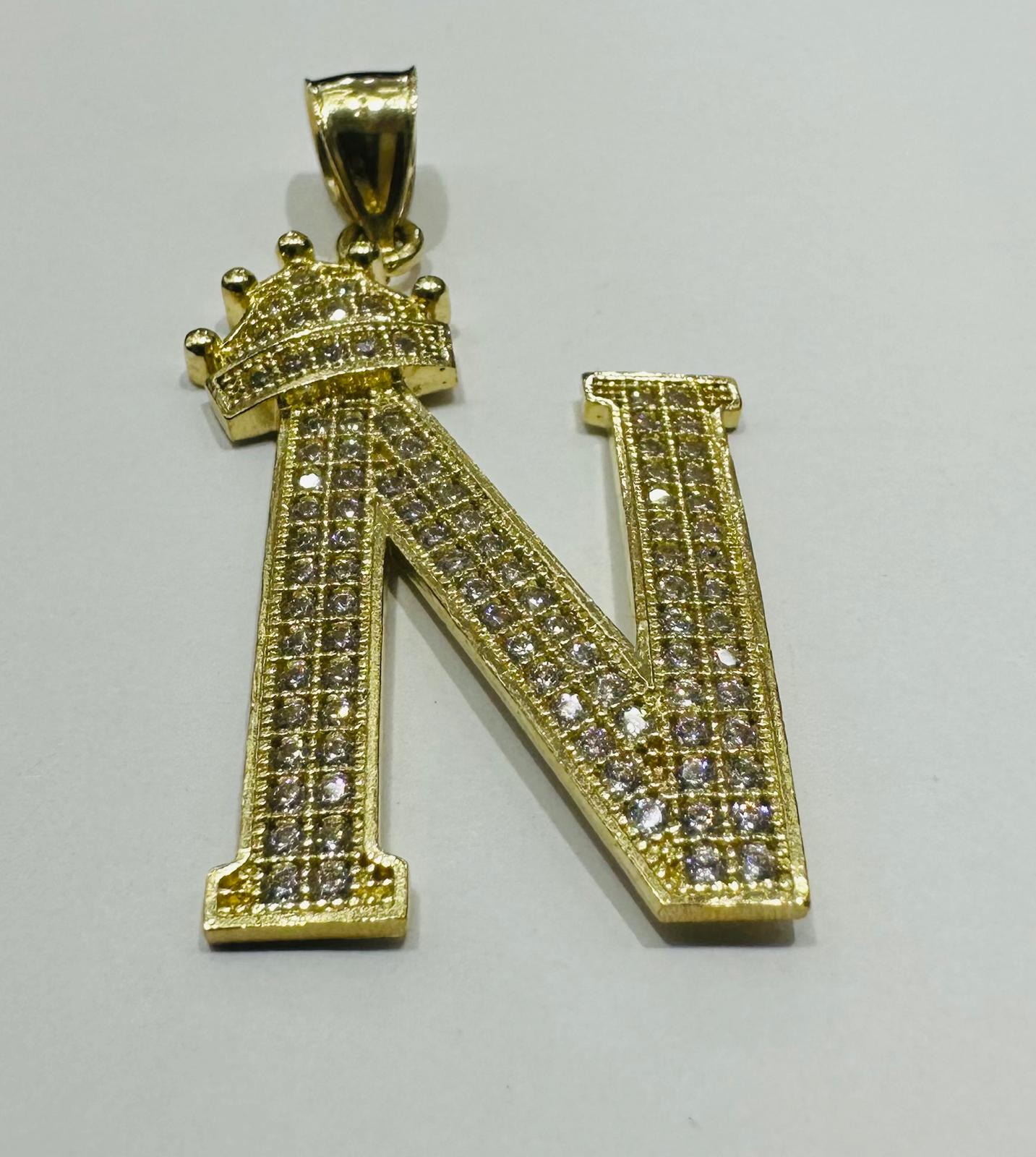 10K GOLD CZ STONE INITIAL LETTER "N" WITH A CROWN PENDANT- WEIGHT: 4.5gm