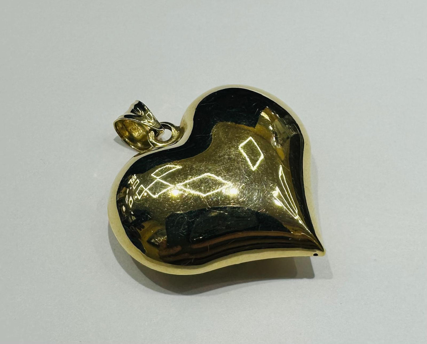 10K GOLD HEART PENDANT- WEIGHT: 3.8gm