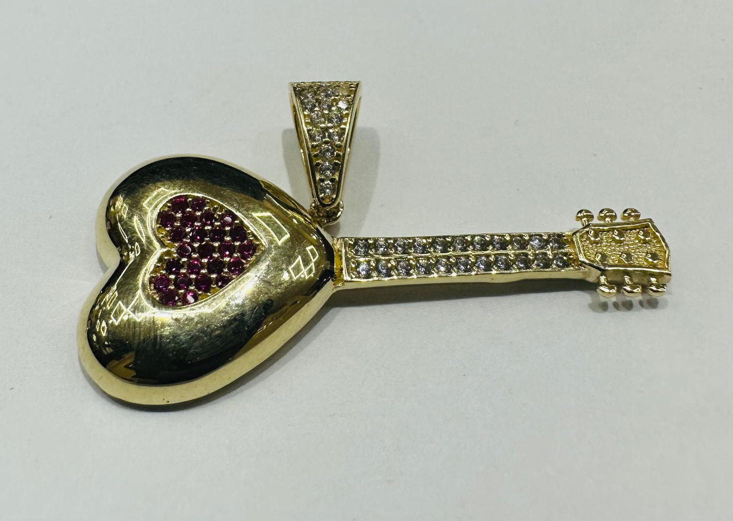 10K GOLD HEART PENDANT WITH CZ STONES- WEIGHT: 3.6gm
