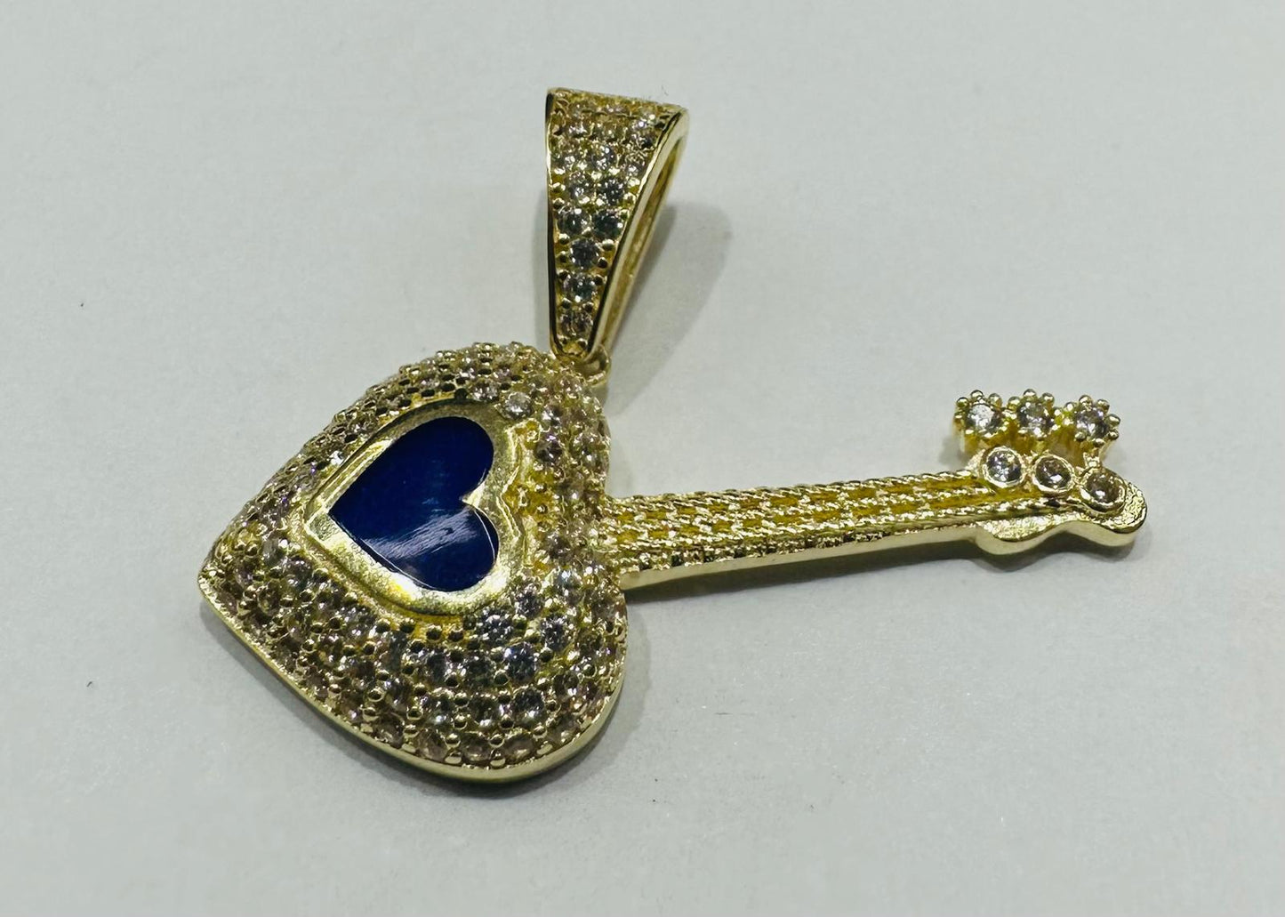 10K GOLD HEART PENDANT WITH CZ STONES- WEIGHT: 3.2gm