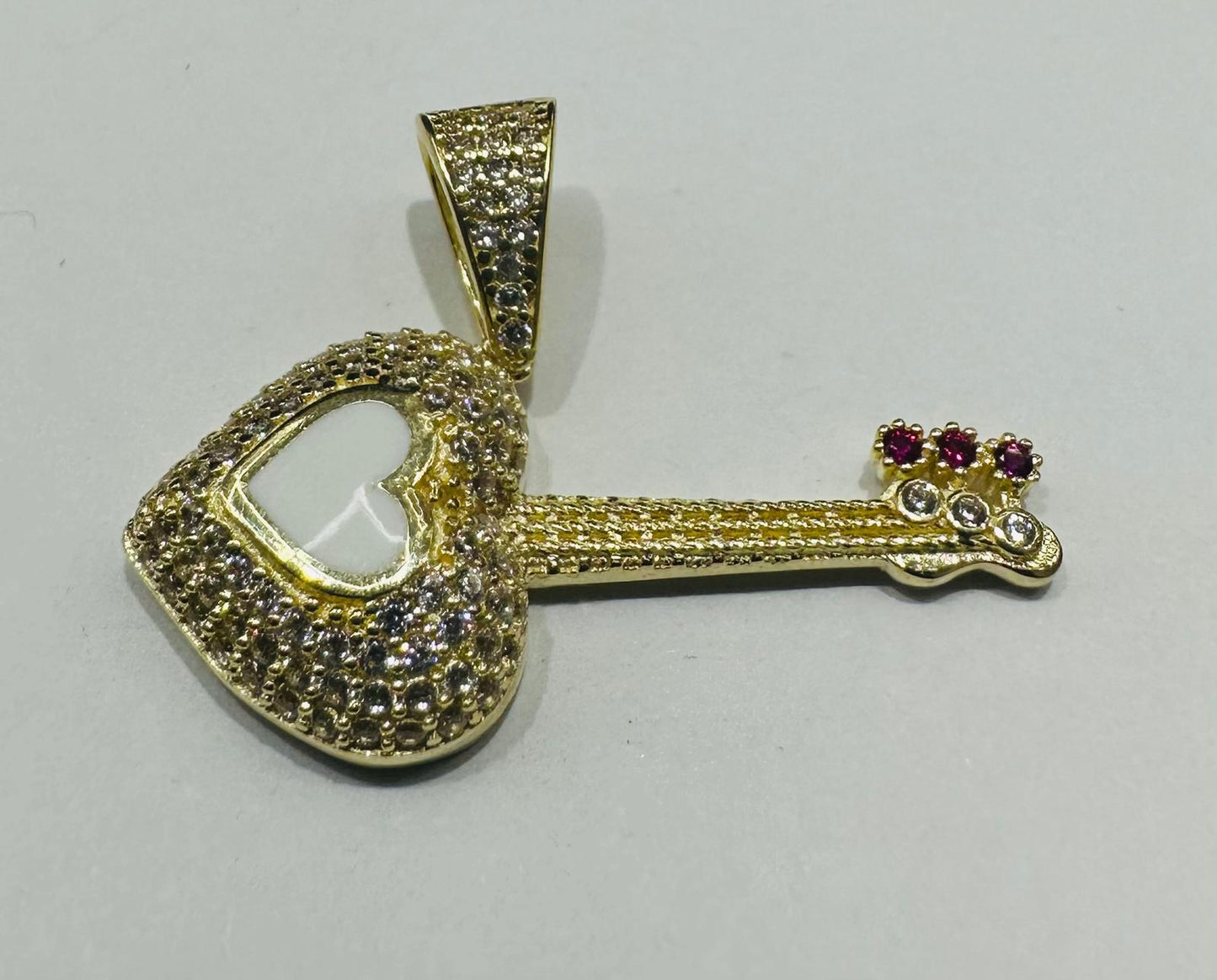 10K GOLD HEART PENDANT WITH CZ STONES- WEIGHT: 3.3gm
