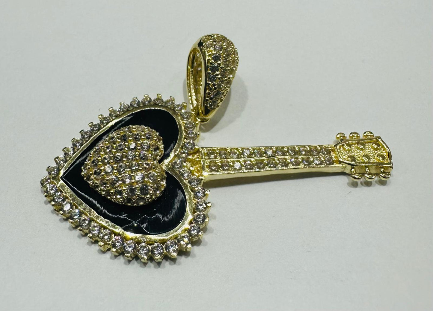 10K GOLD HEART PENDANT WITH CZ STONES- WEIGHT: 4.1gm