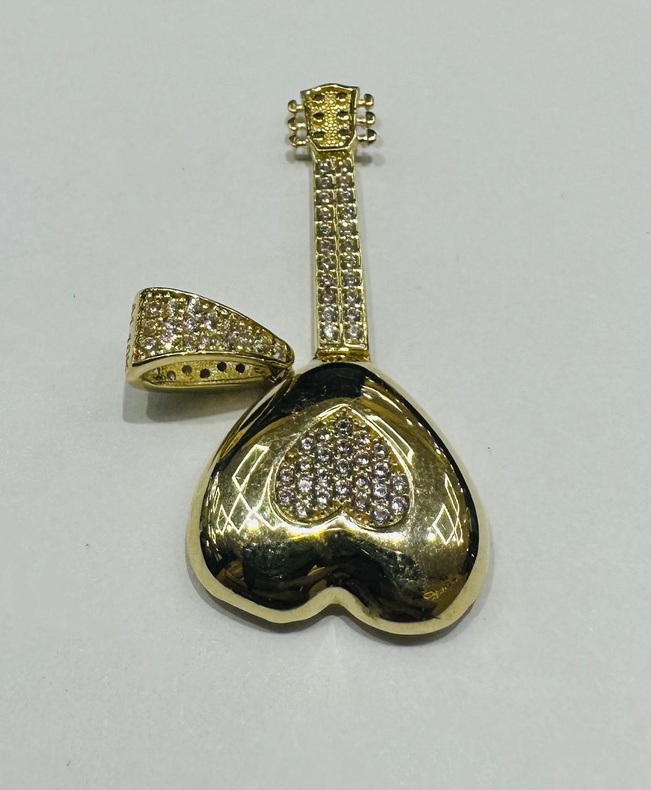 10K GOLD HEART PENDANT WITH CZ STONES- WEIGHT: 3.6gm
