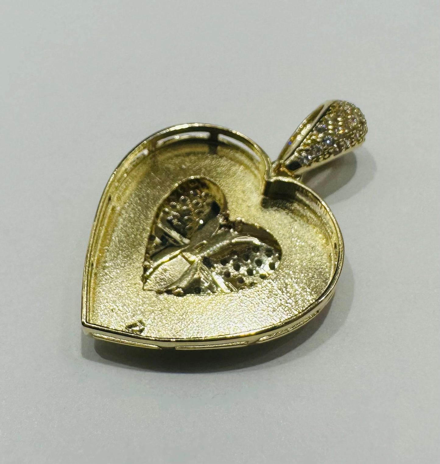10K GOLD HEART BUTTERFLY PENDANT WITH CZ STONES- WEIGHT: 3.5gm