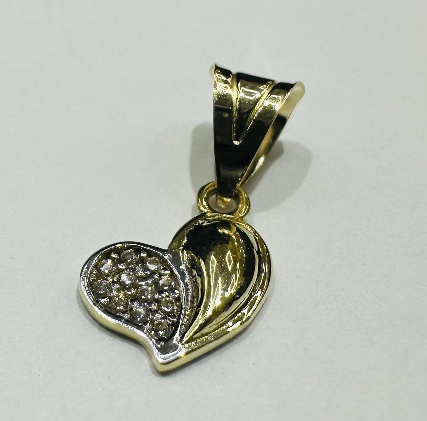 10K GOLD HEART PENDANT WITH CZ STONES