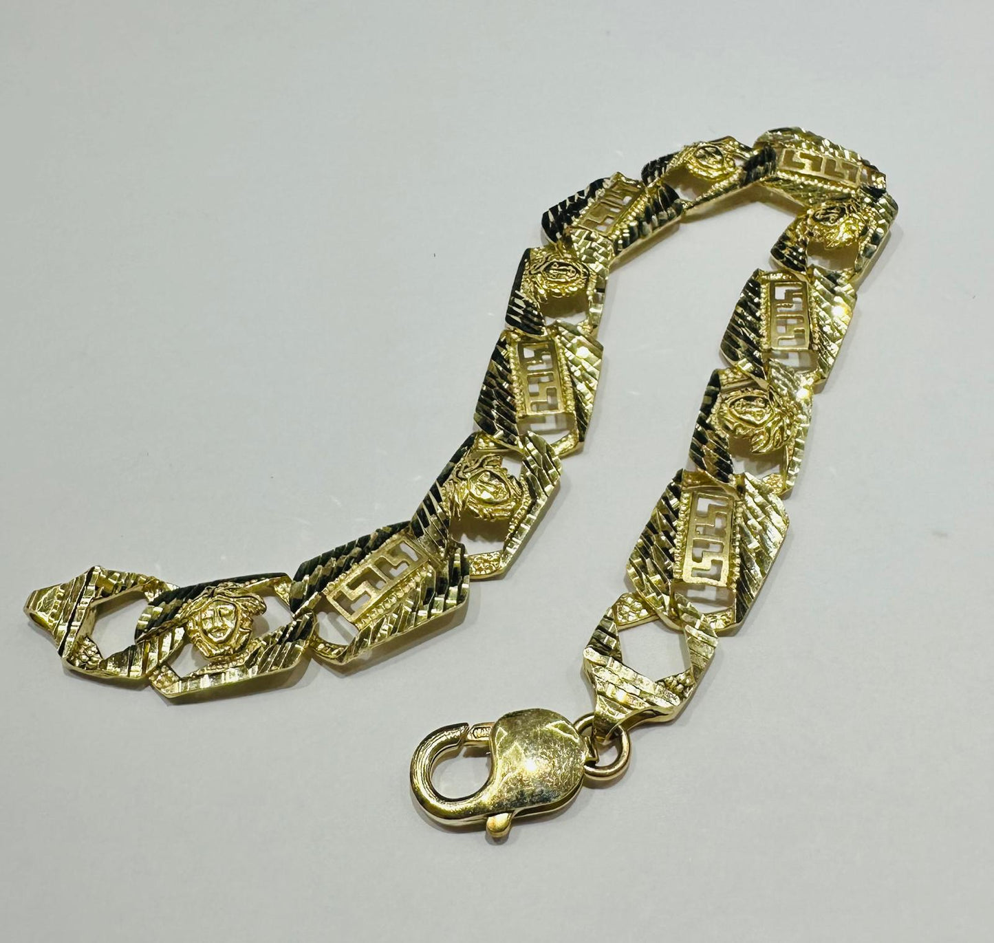 10K DIAMOND CUT VERASACE GREEK BRACELET 9" 8.75mm, 18.4gm