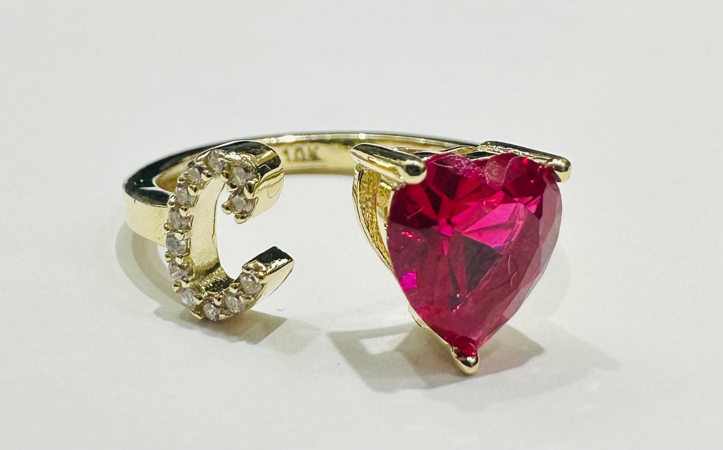 10K GOLD INITIAL LETTER "C" RING WITH CZ STONE