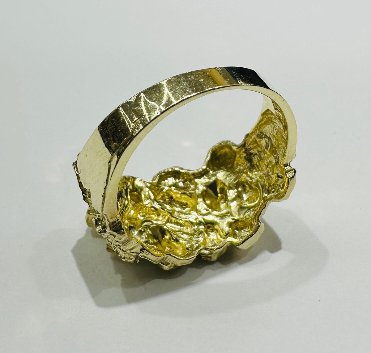 10K GOLD CROSS NUGGET RING Weight: 6.0gm