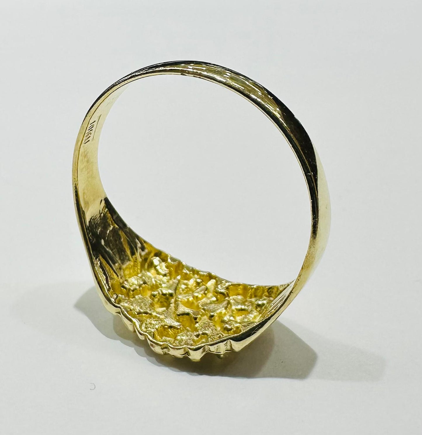 10K GOLD NUGGET RING Weight: 3.1gm