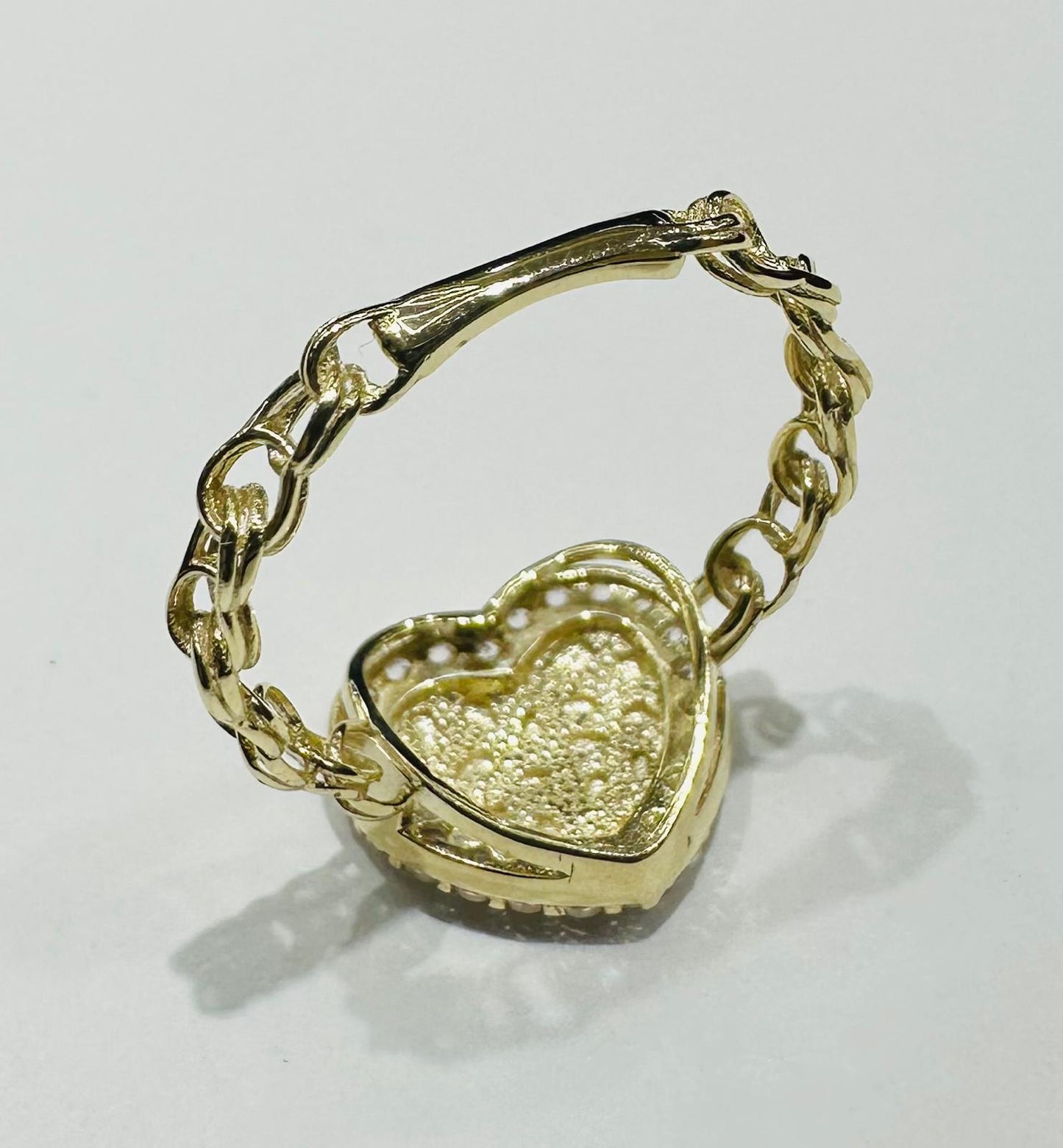 10K GOLD HEART RING WITH CZ STONES- WEIGHT: 1.9gm