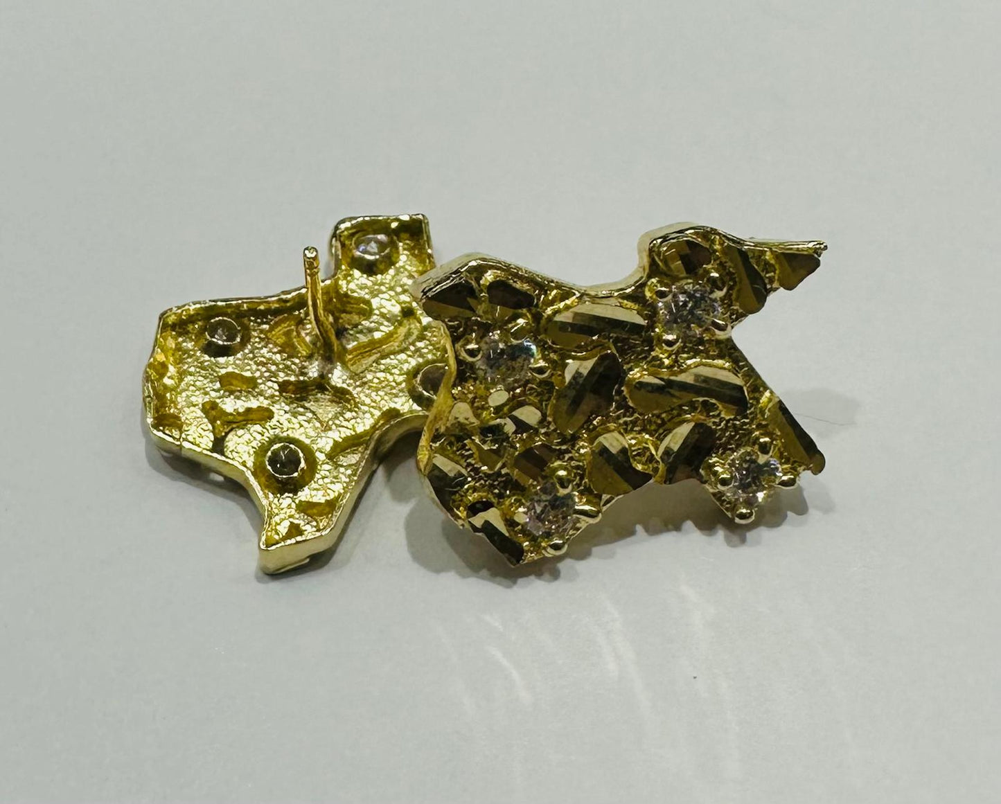 10K GOLD TEXAS NUGGET EARRINGS WITH CZ STONES WEIGHT: 3.8gm