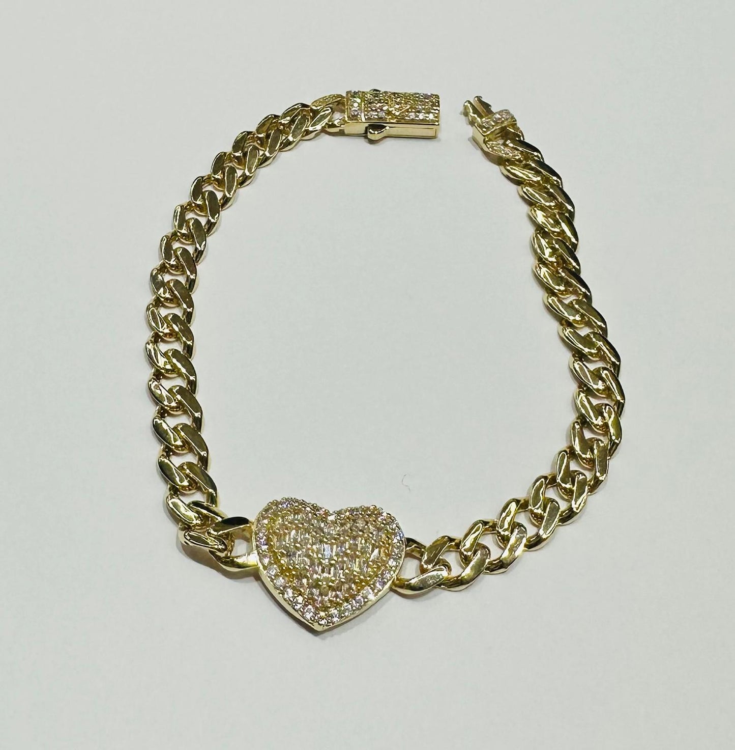 10K GOLD HEART CUBAN LINK BRACELET WITH CZ STONE- WEIGHT: 7.8gm 8"