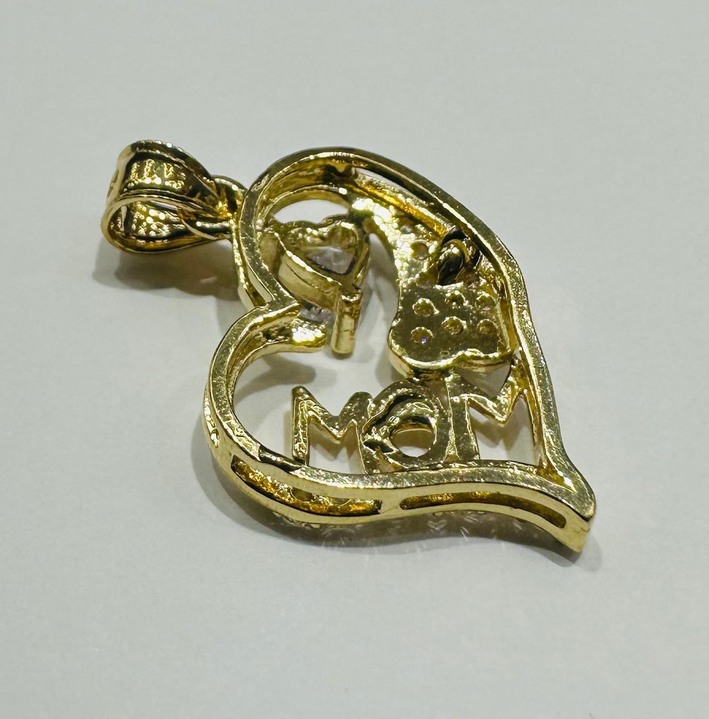 10K GOLD "MOM" PENDANT- WEIGHT: 2.6gm