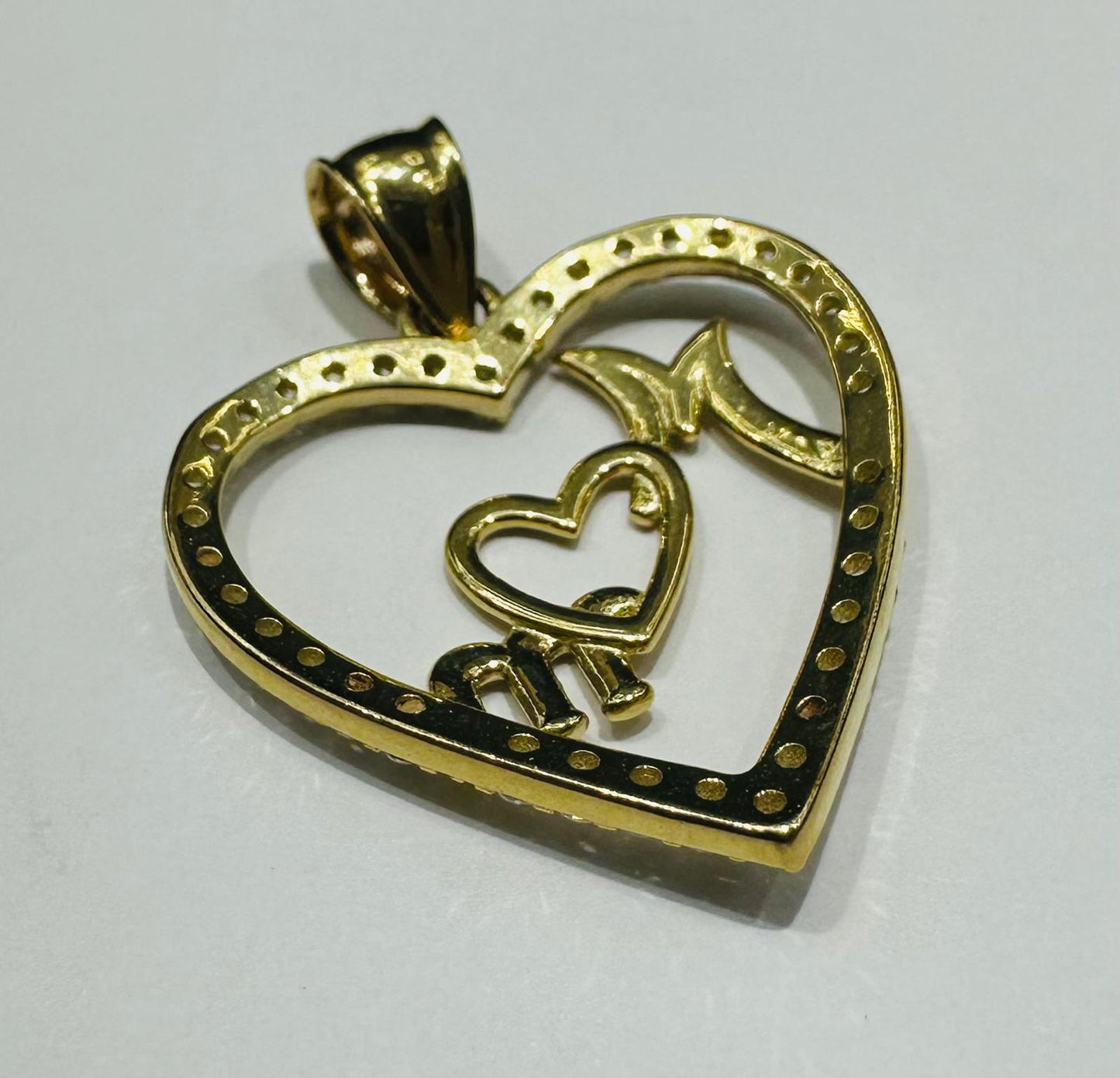 10K GOLD "MOM" PENDANT- WEIGHT: 2.2gm