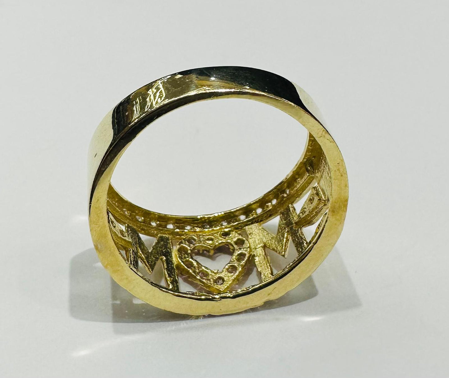 10K GOLD "MOM" RING- WEIGHT: 3.1gm