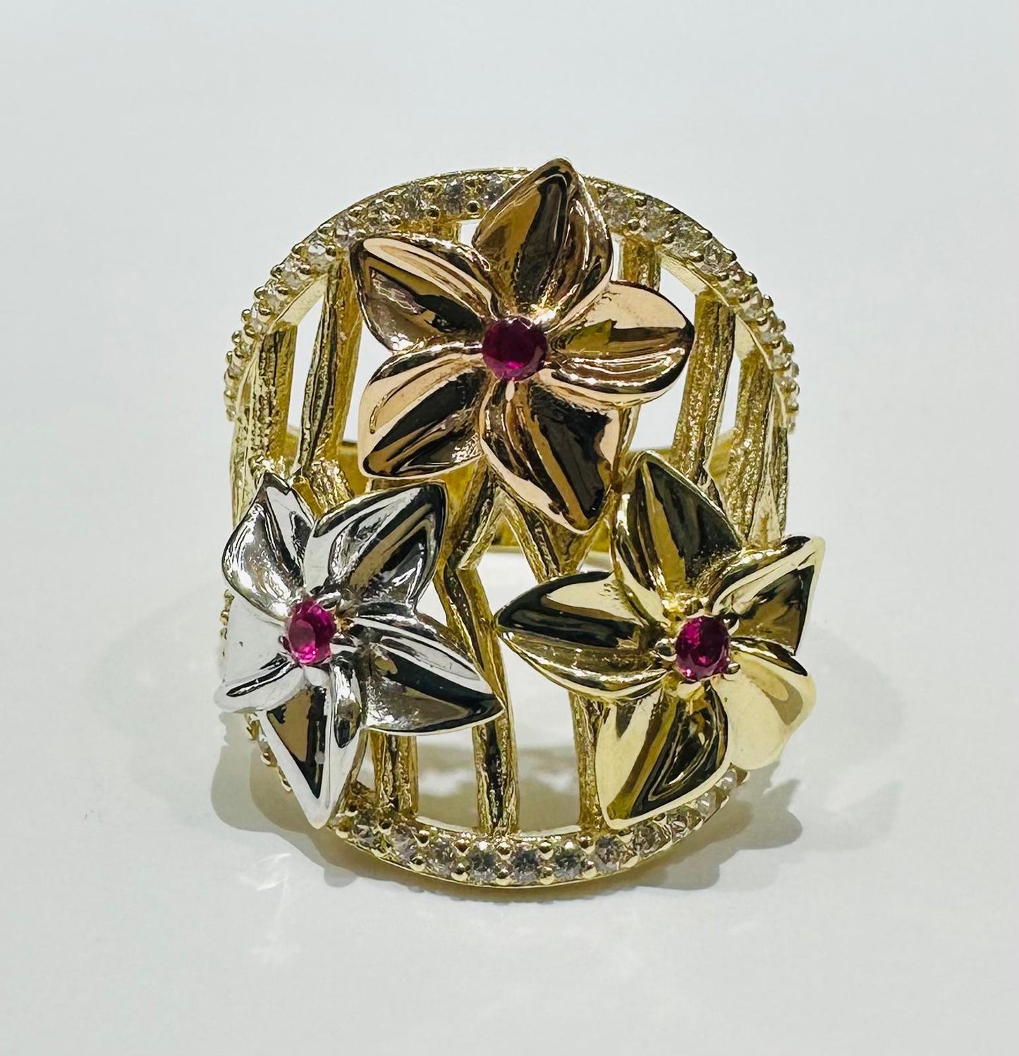 14K GOLD FLOWER RING WITH CZ STONES- WEIGHT: 5.6gm