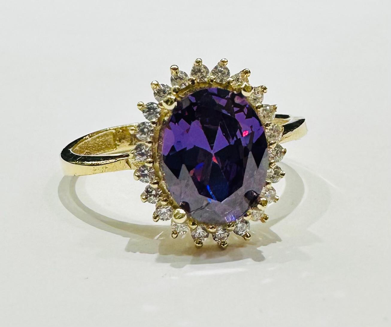 14K GOLD AMETHYST RING WITH CZ STONES- WEIGHT: 2.6gm