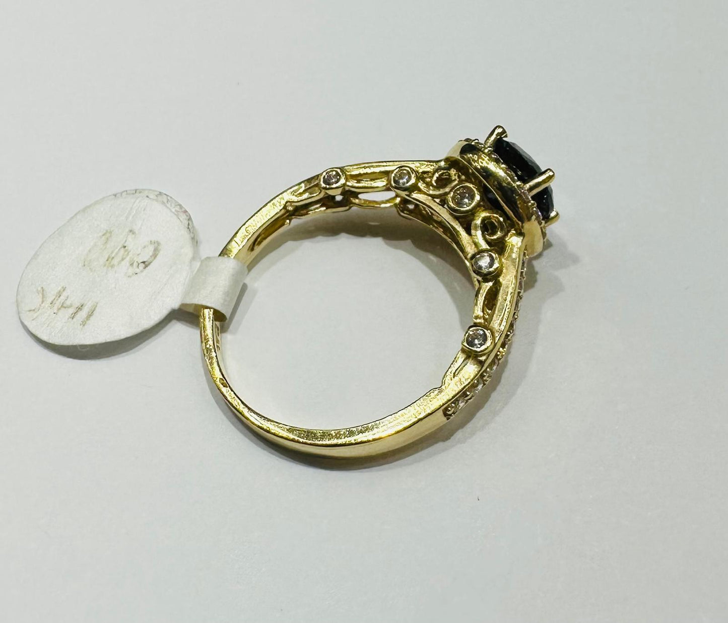 14K GOLD BLACK STONE RING- WEIGHT: 3.4gm