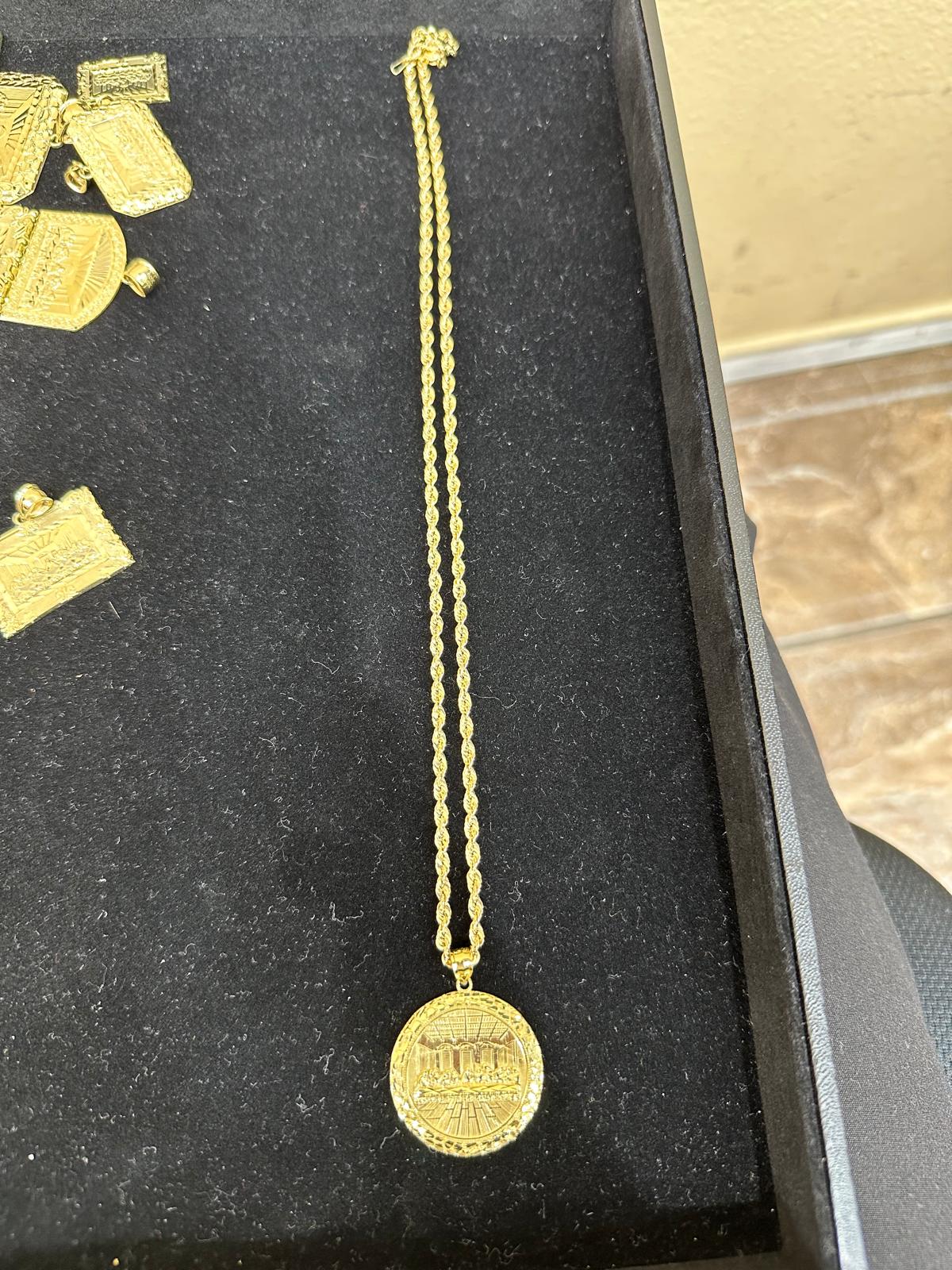 10K GOLD LAST SUPPER PENDANT- WEIGHT: 12.1gm