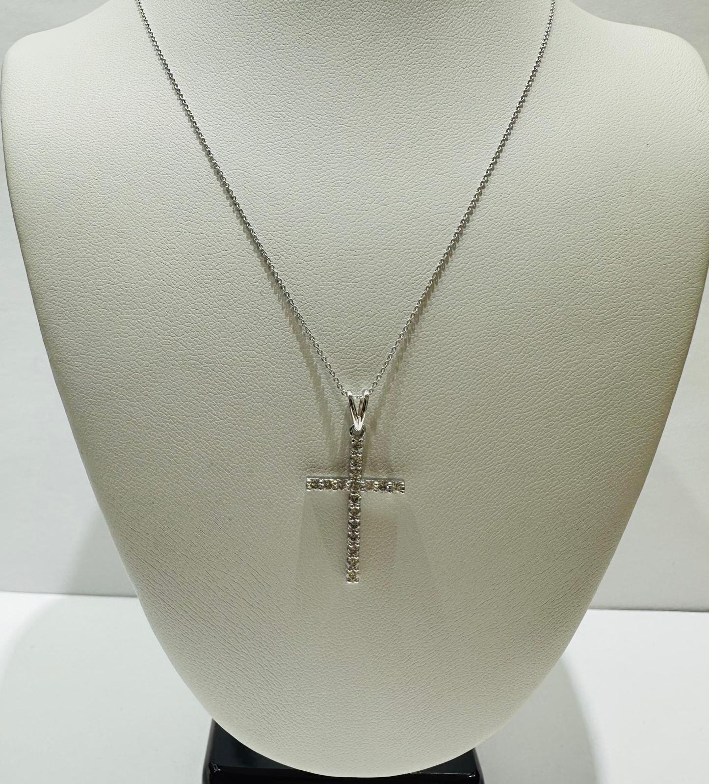 10K WHITE GOLD CROSS PENDANT DIAMOND SET- 0.25CT