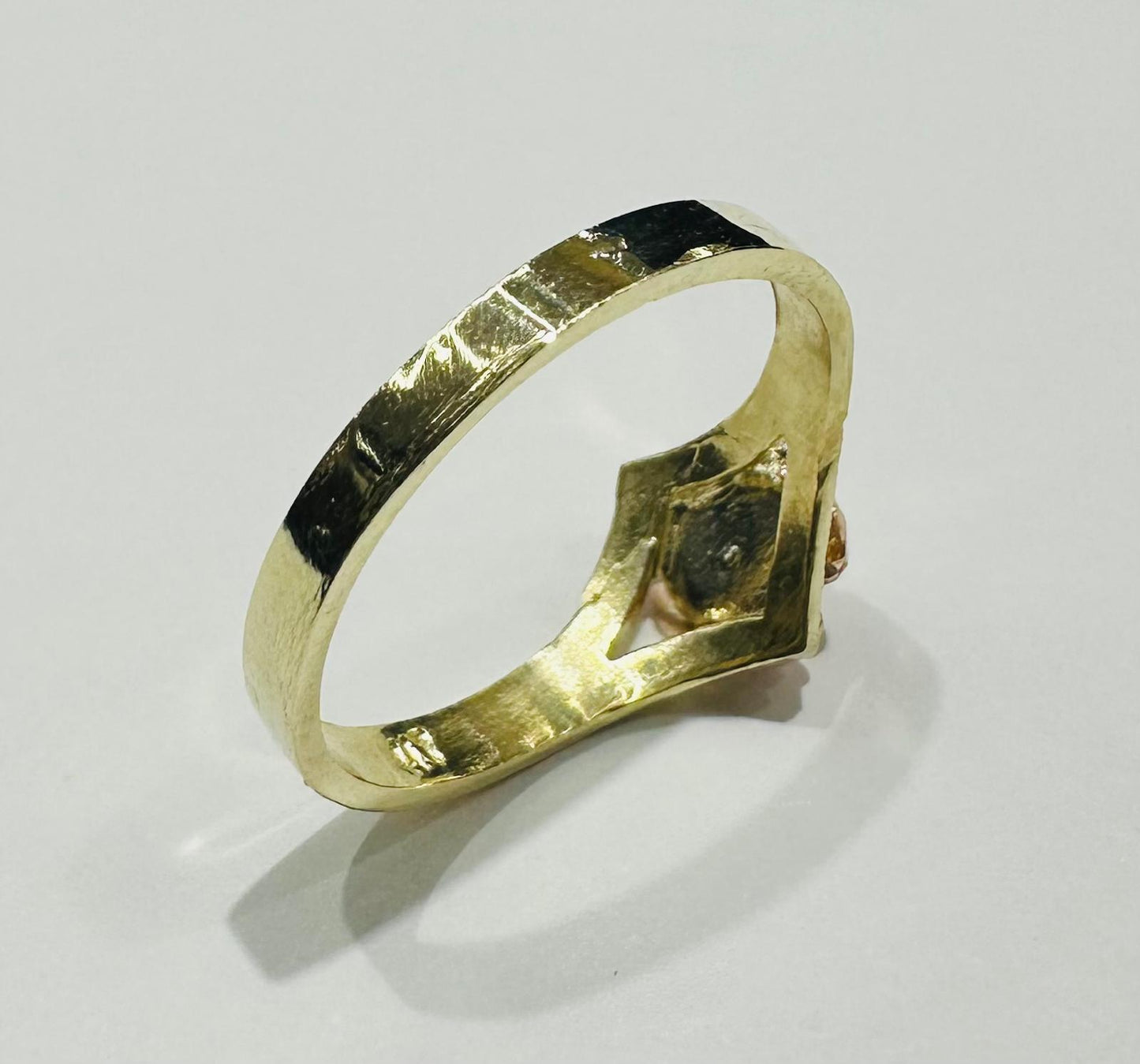 10K GOLD TWO TONED FLOWER RING- WEIGHT: 2.0gm