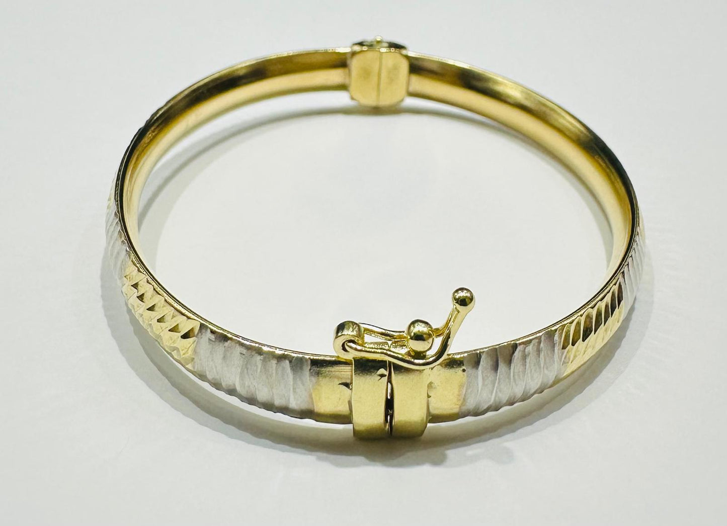 10K GOLD TWO TONED BANGLE BRACELET- WEIGHT: 6.3gm