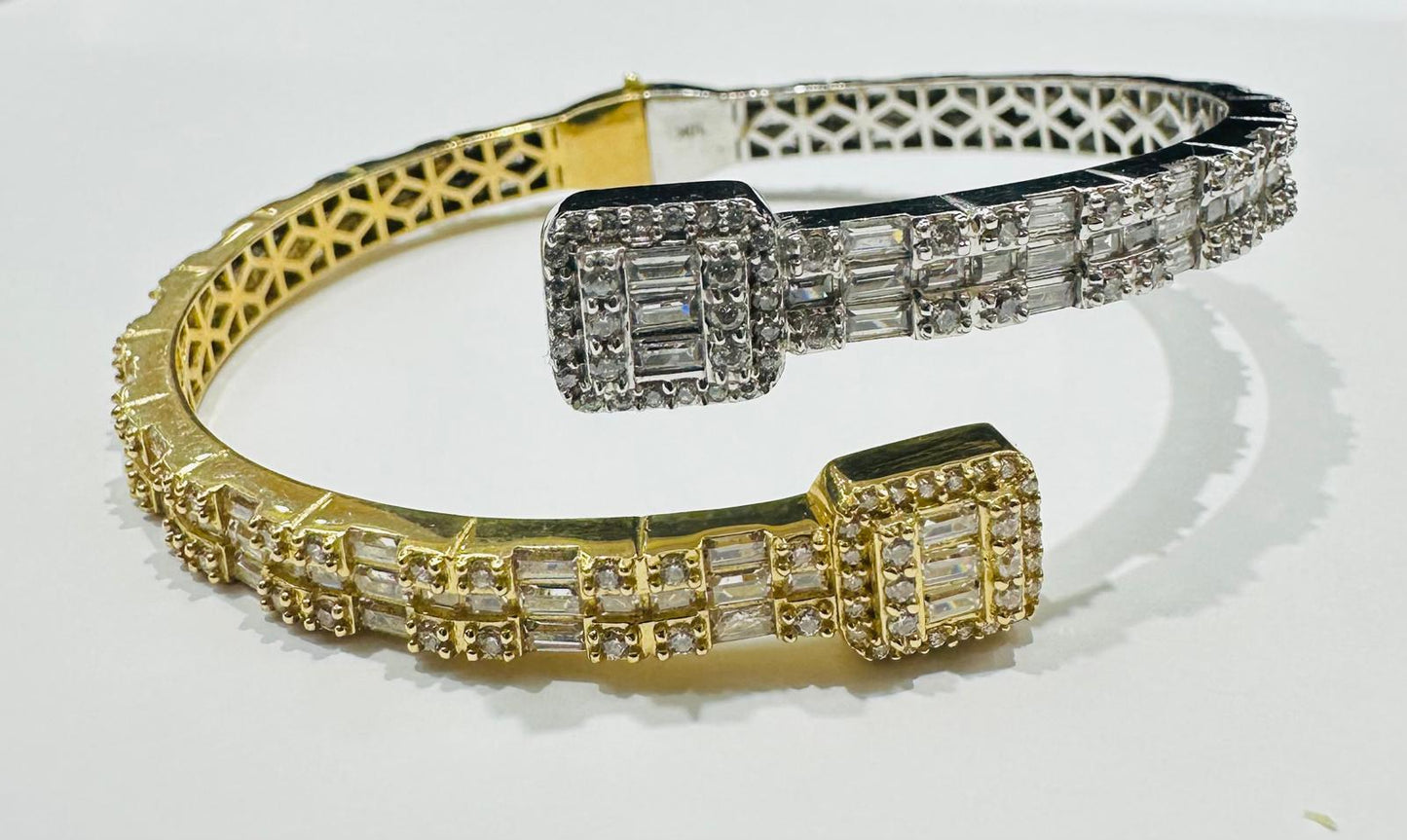 10K GOLD TWO TONED BRACELET WITH CZ STONES- WEIGHT: 20.8gm