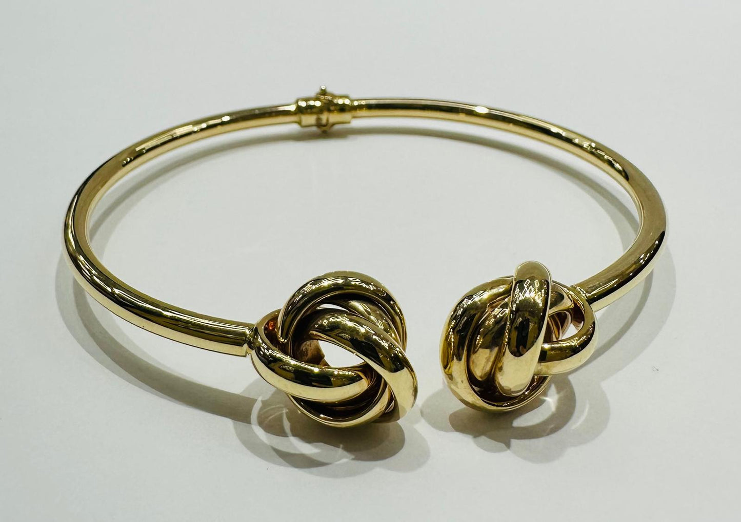 14K GOLD BANGLE BRACELET- WEIGHT: 10.4gm