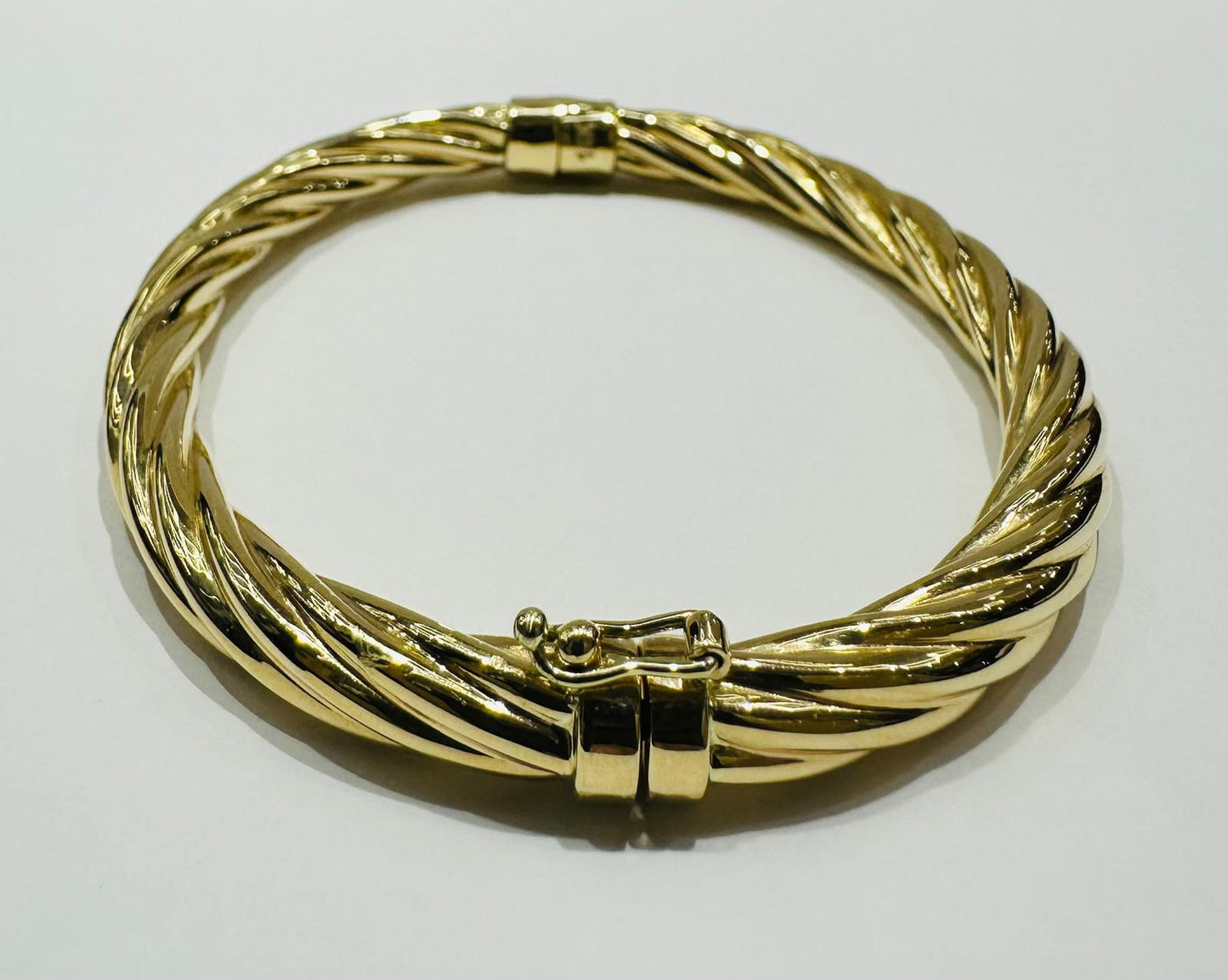 14K GOLD BANGLE BRACELET- WEIGHT: 14.0gm
