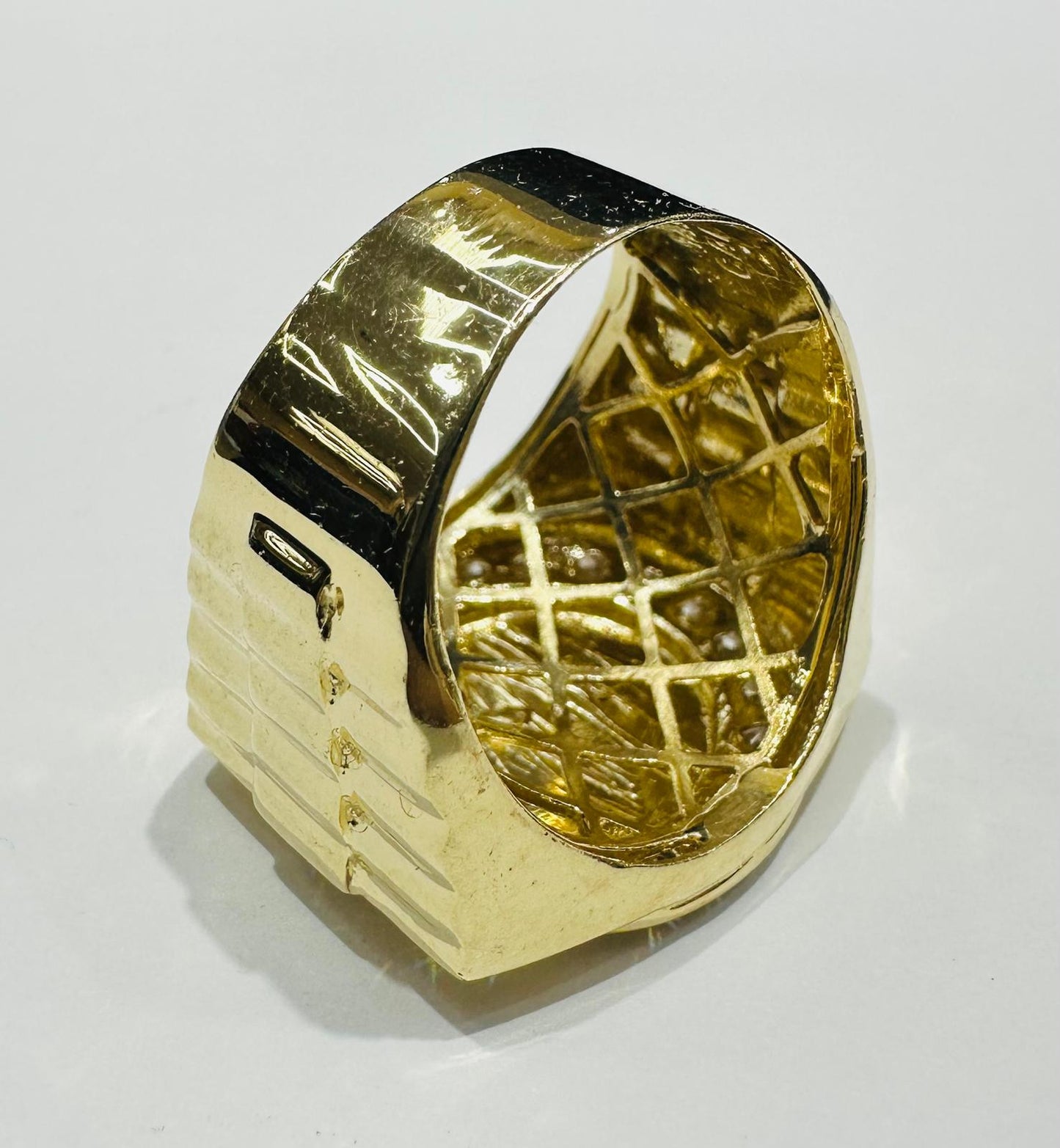 14K GOLD ROUND RING WITH CZ STONES- WEIGHT: 12.9gm