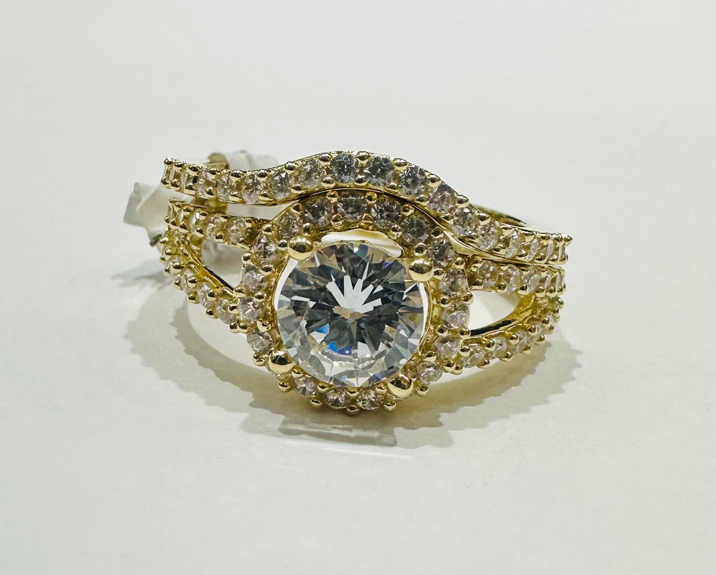 14K GOLD ROUND WHITE SAPPHIRE RING - WEIGHT: 5.7gm