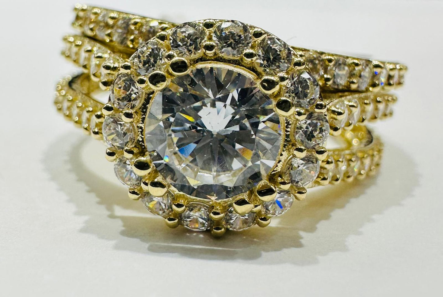 14K GOLD ROUND WHITE SAPPHIRE RING - WEIGHT: 5.7gm