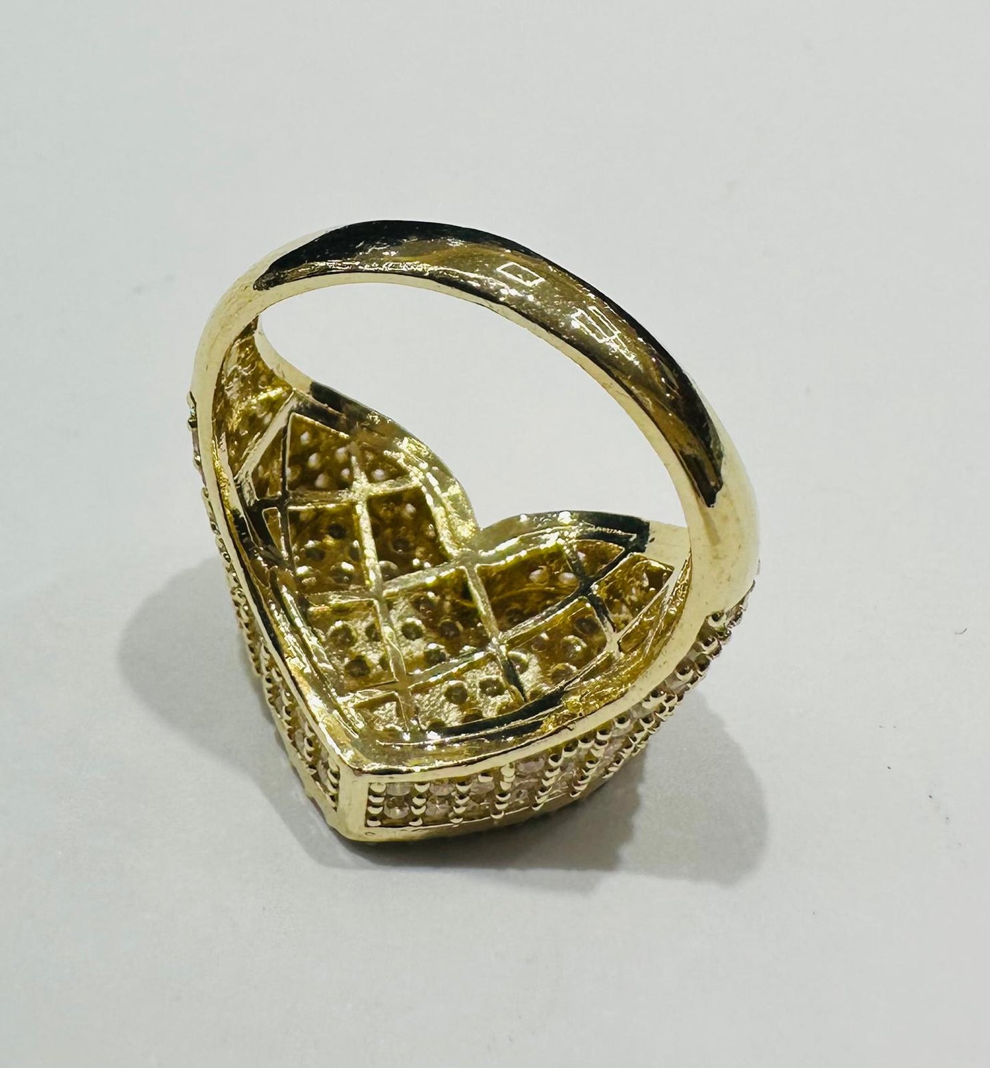 14K GOLD HEART RING - WEIGHT: 6.8gm