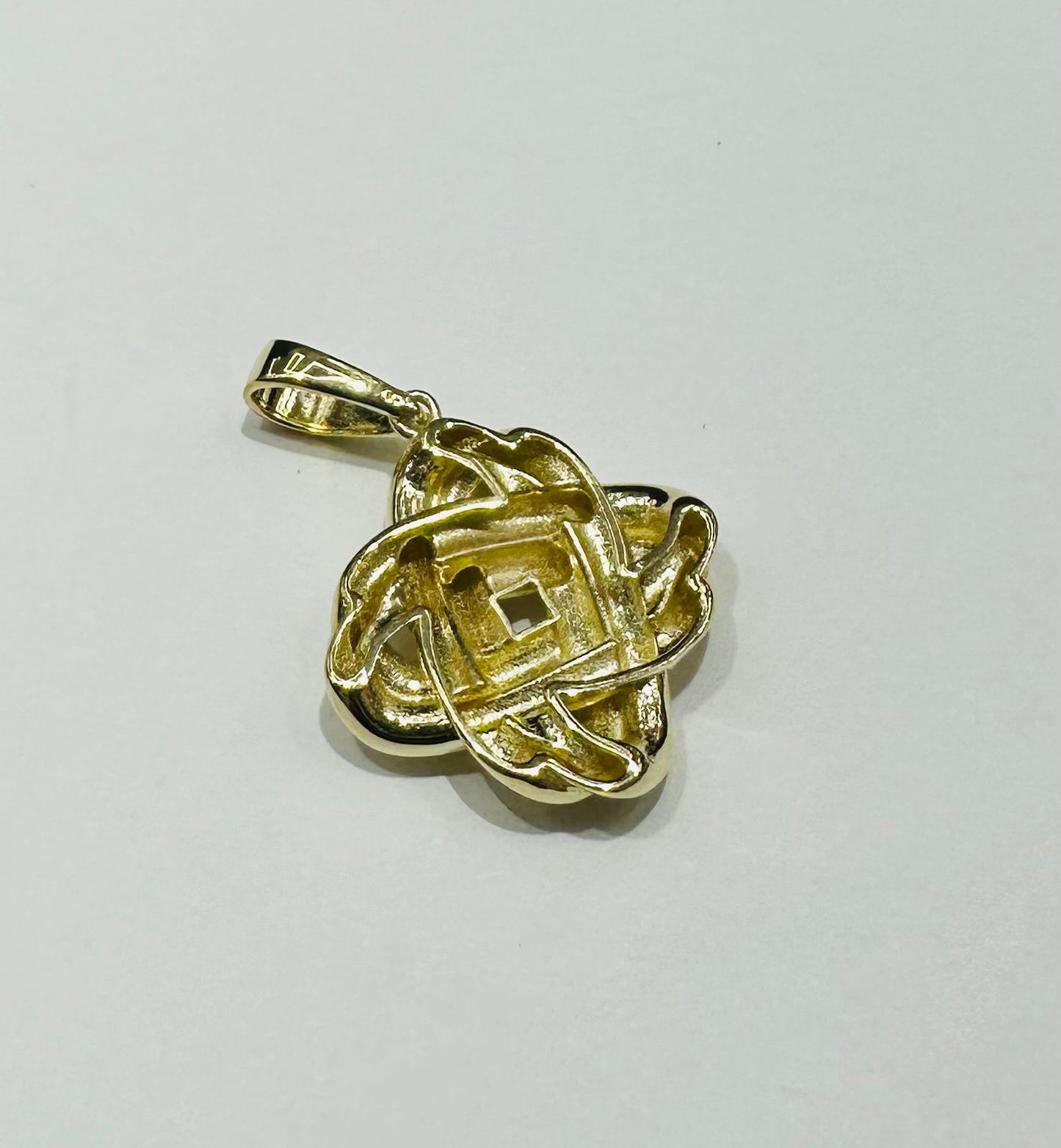 10K GOLD LOVE KNOT PENDANT- WEIGHT: 2.3gm
