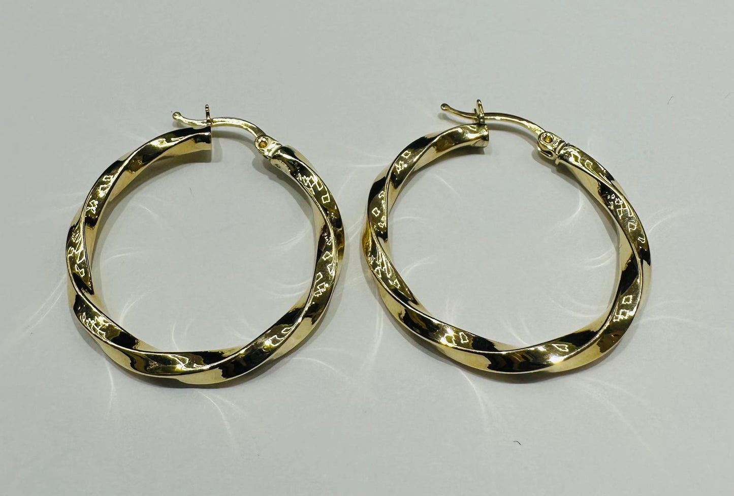 10K GOLD ROUND EARRINGS - WEIGHT: 2.9gm